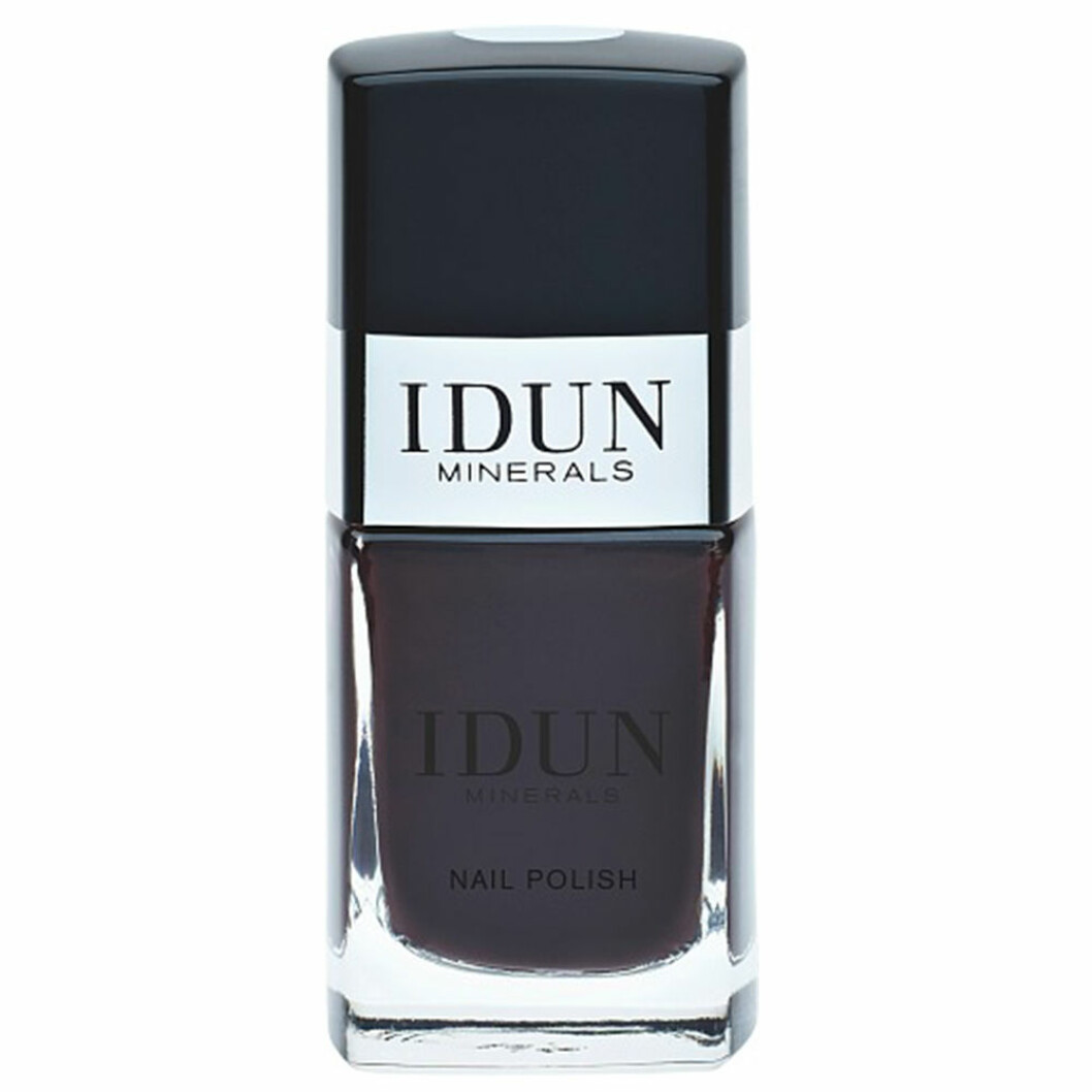 Morkbrunt-nagellack-idun-manikyr-hemma