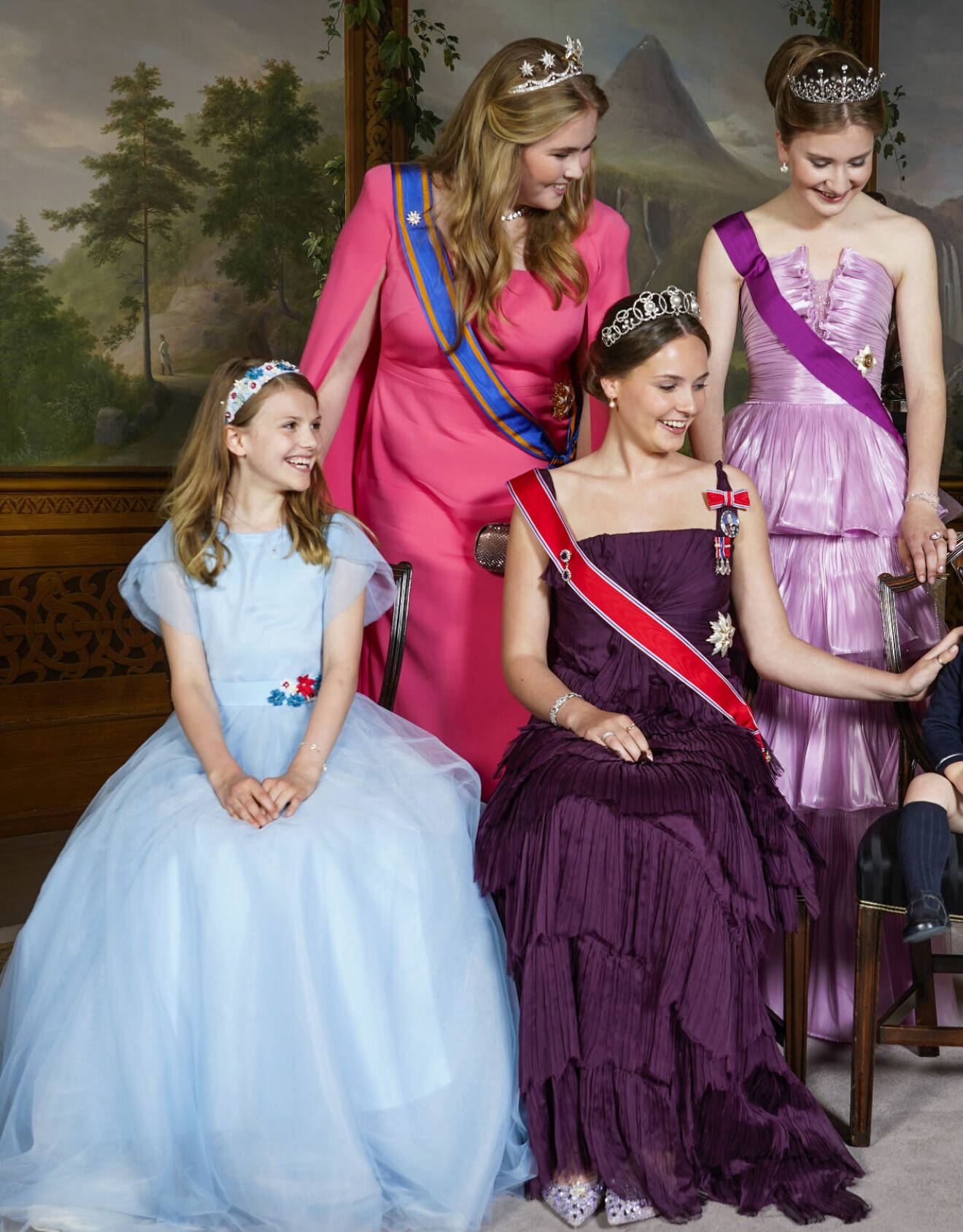 Prinsessan Estelles ljusblå aftonklänning på Ingrid Alexandras 18-årsfest