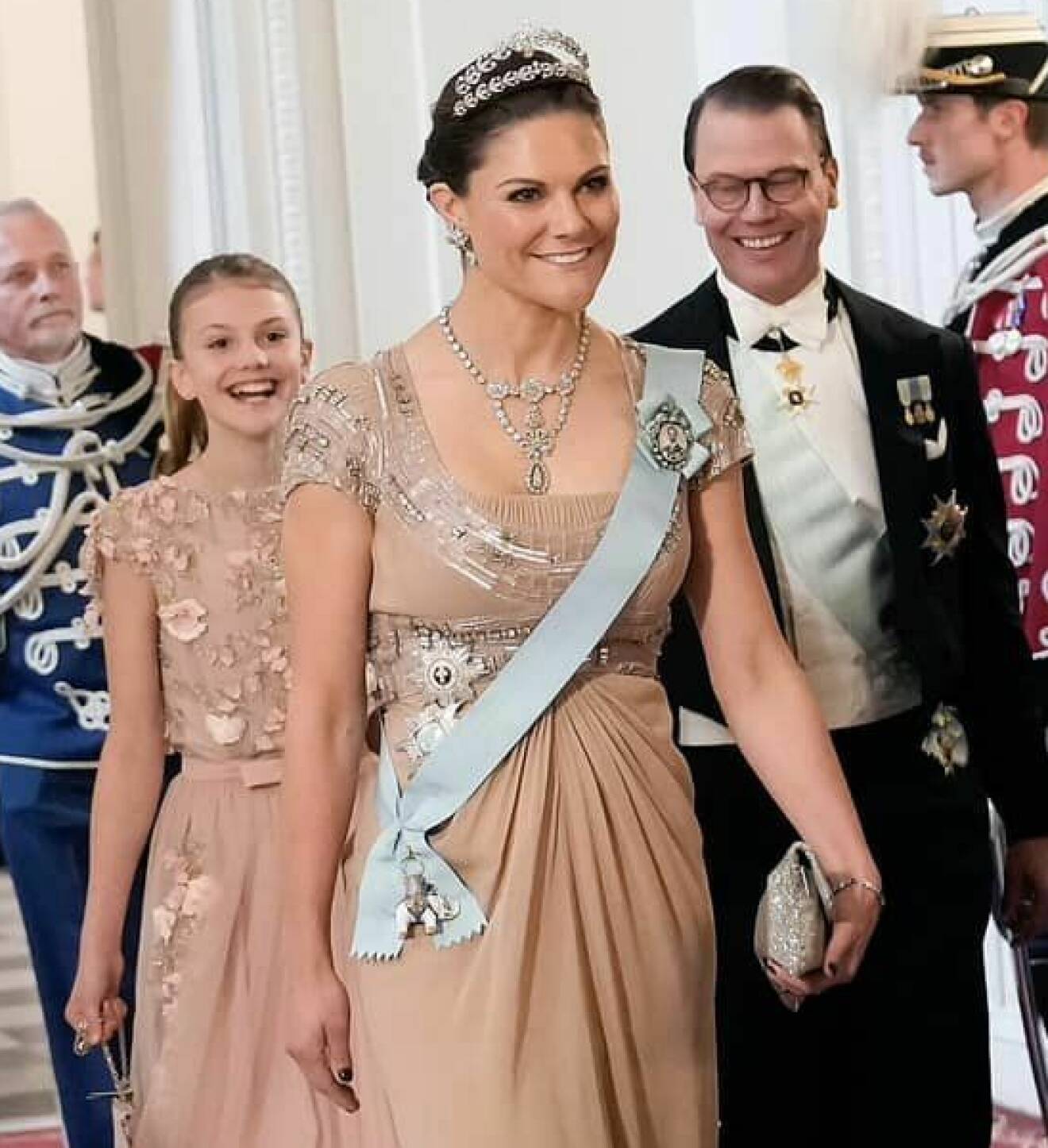 Kronprinsessan Victoria och prins Daniel med prinsessan Estelle på prins Christians 18-årsfest