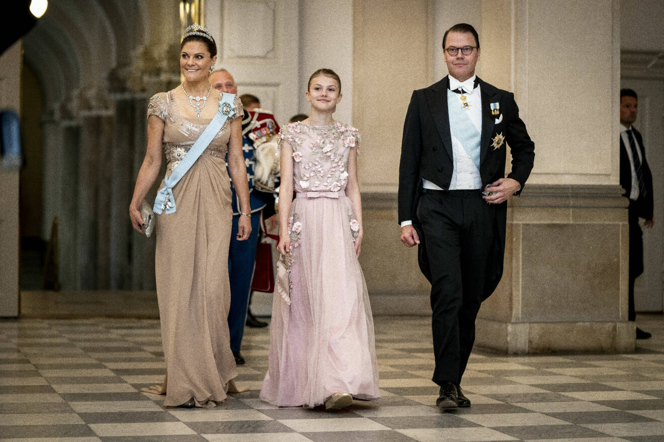 Kronprinsessan Victoria, prinsessan Estelle och prins Daniel på prins Christians fest