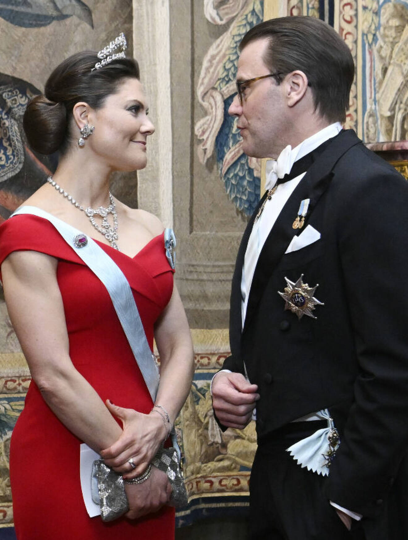 Kronprinsessan Victoria och prins Daniel klädda till fest