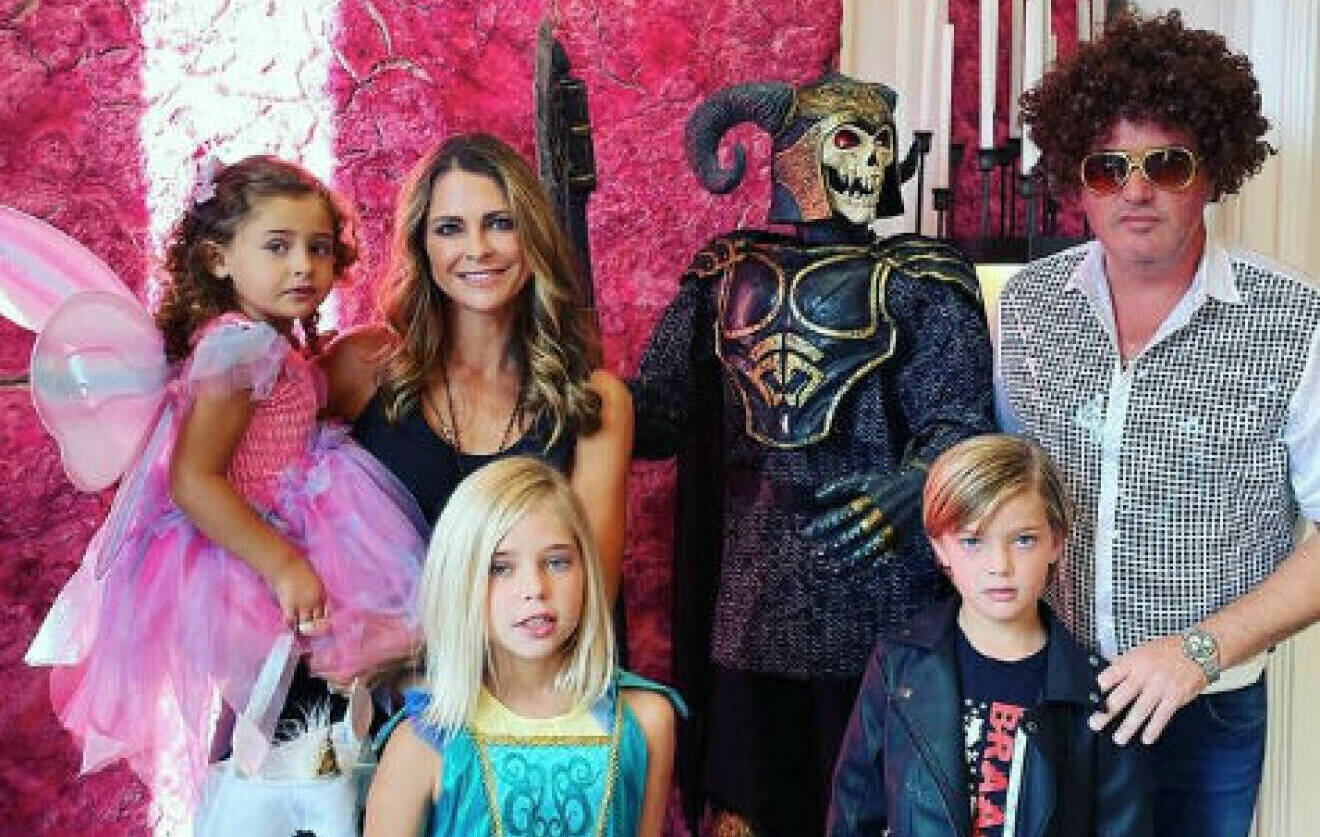 Prinsessan Madeleine med familj i samband med Halloween 2021
