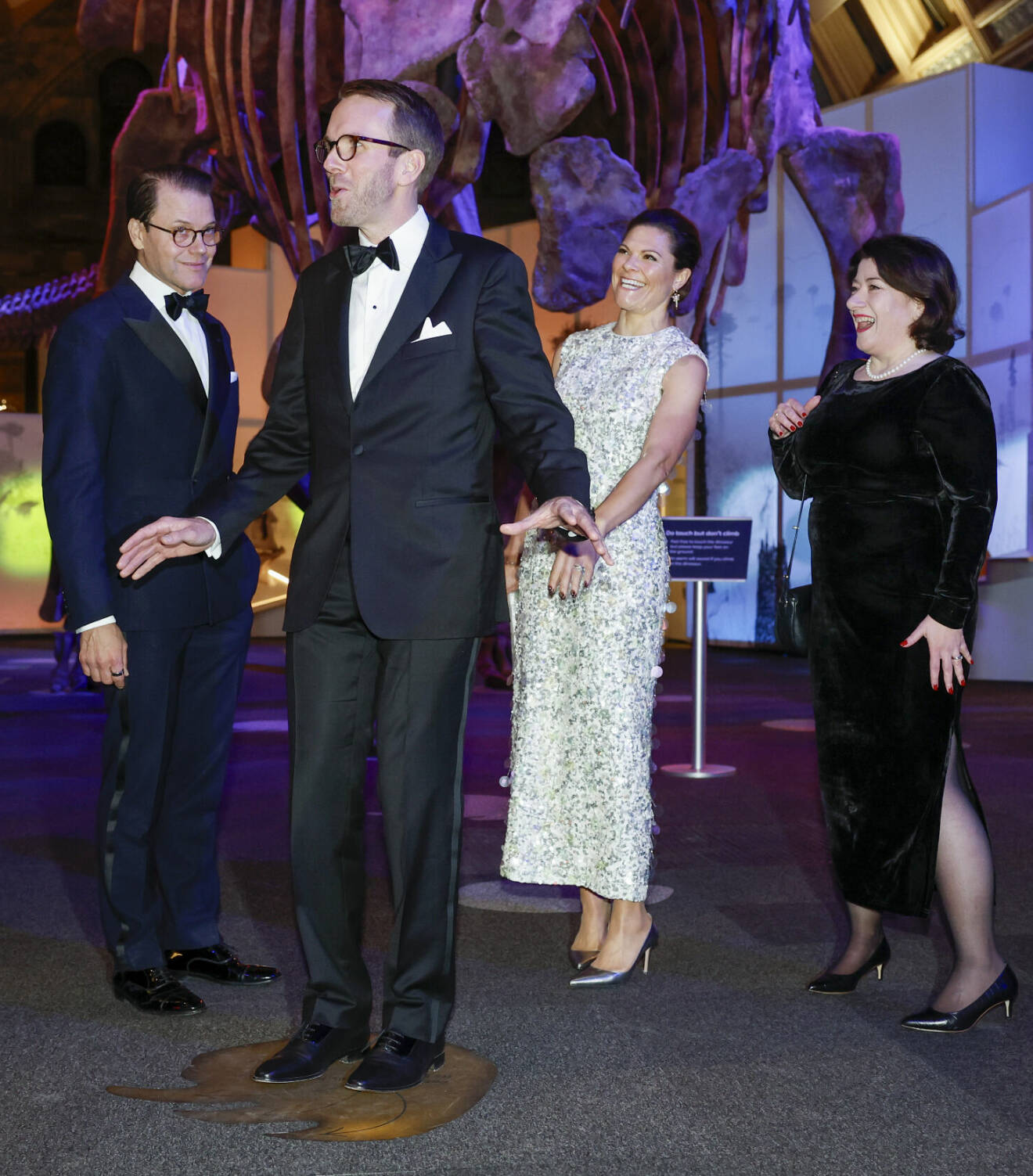 Kronprinsessan Victoria och prins Daniel med infrastrukturminister Andreas Carlson och Jennifer Cormack från Business Sweden