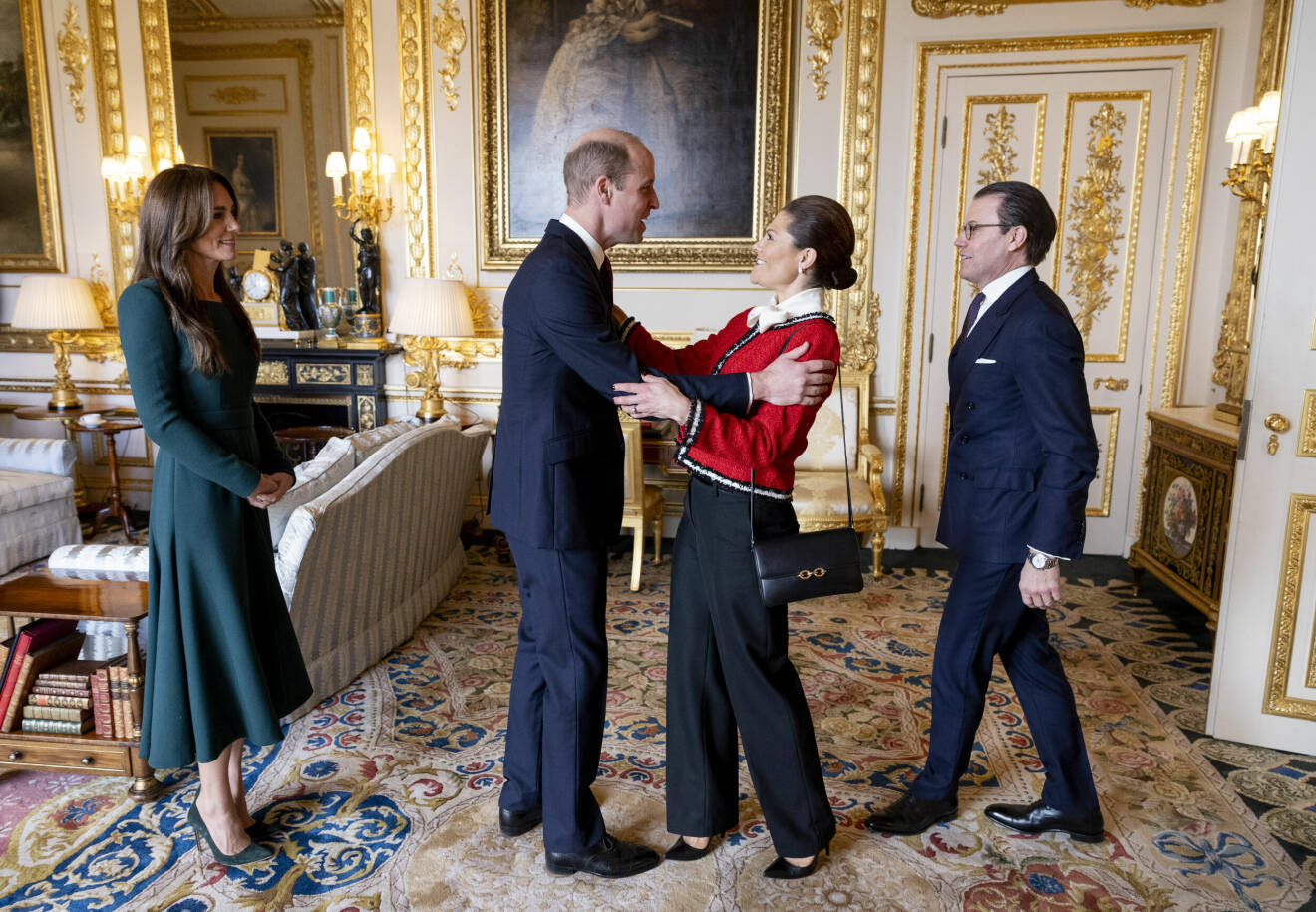 Kronprinsessan Victoria och prins Daniel tillsammans med prins William av Wales och prinsessan Catherine av Wales under torsdagens besök på Windsor Castle.