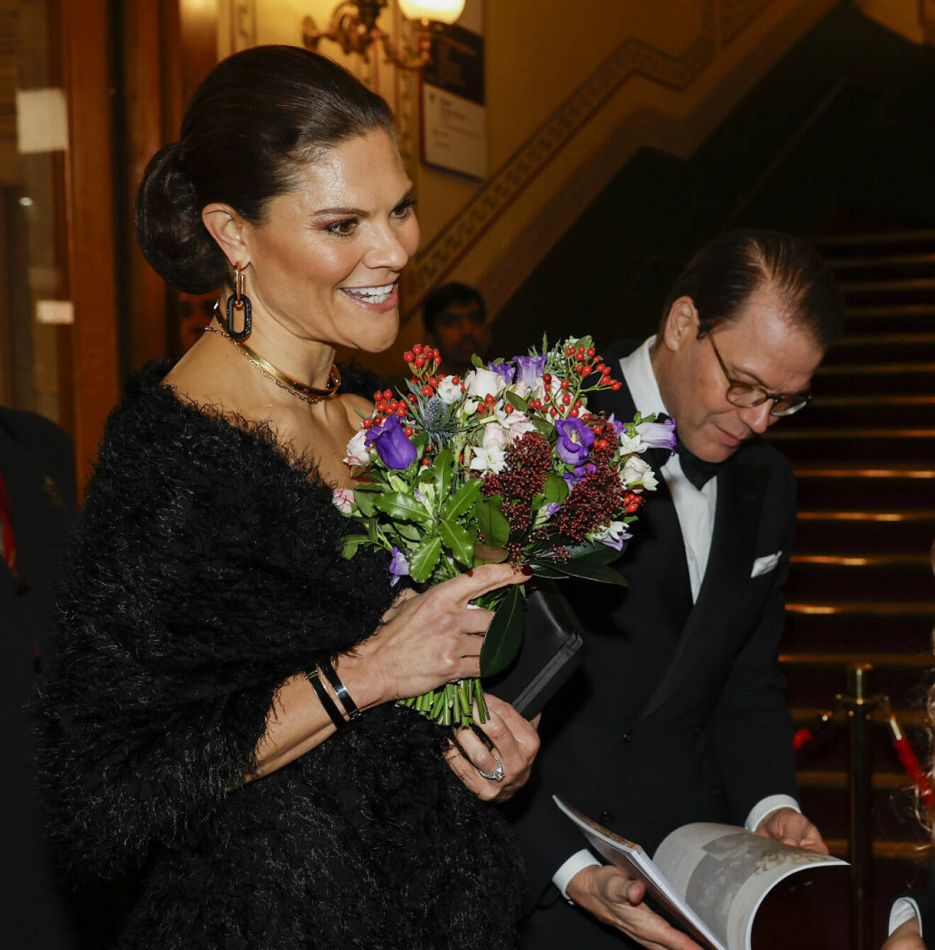Kronprinsessan Victoria i klänning från Toteme på galan Royal Variety Performance i Albert Hall