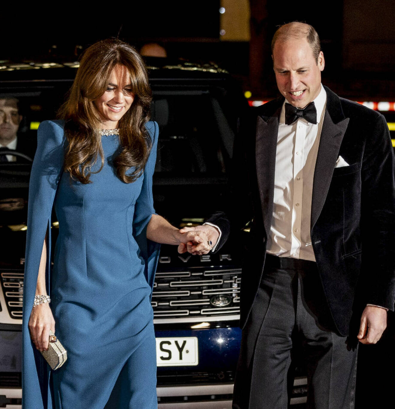 Prinsessan Kate och prins William hand i hand på Royal Variety Performance i Albert Hall