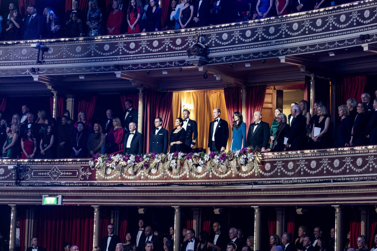 Kronprinsessan Victoria och prins Daniel i publiken i Royal Albert Hall