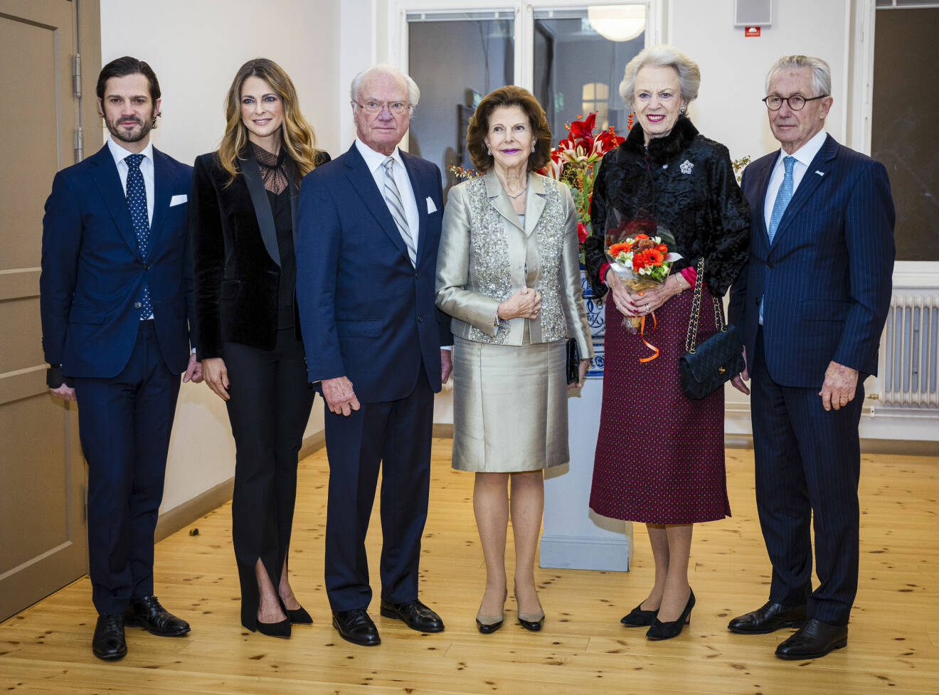 Prins Carl Philip, prinsessan Madeleine, kung Carl Gustaf, drottning Silvia, prinsessan Benedikte av Danmark och Tord Magnuson