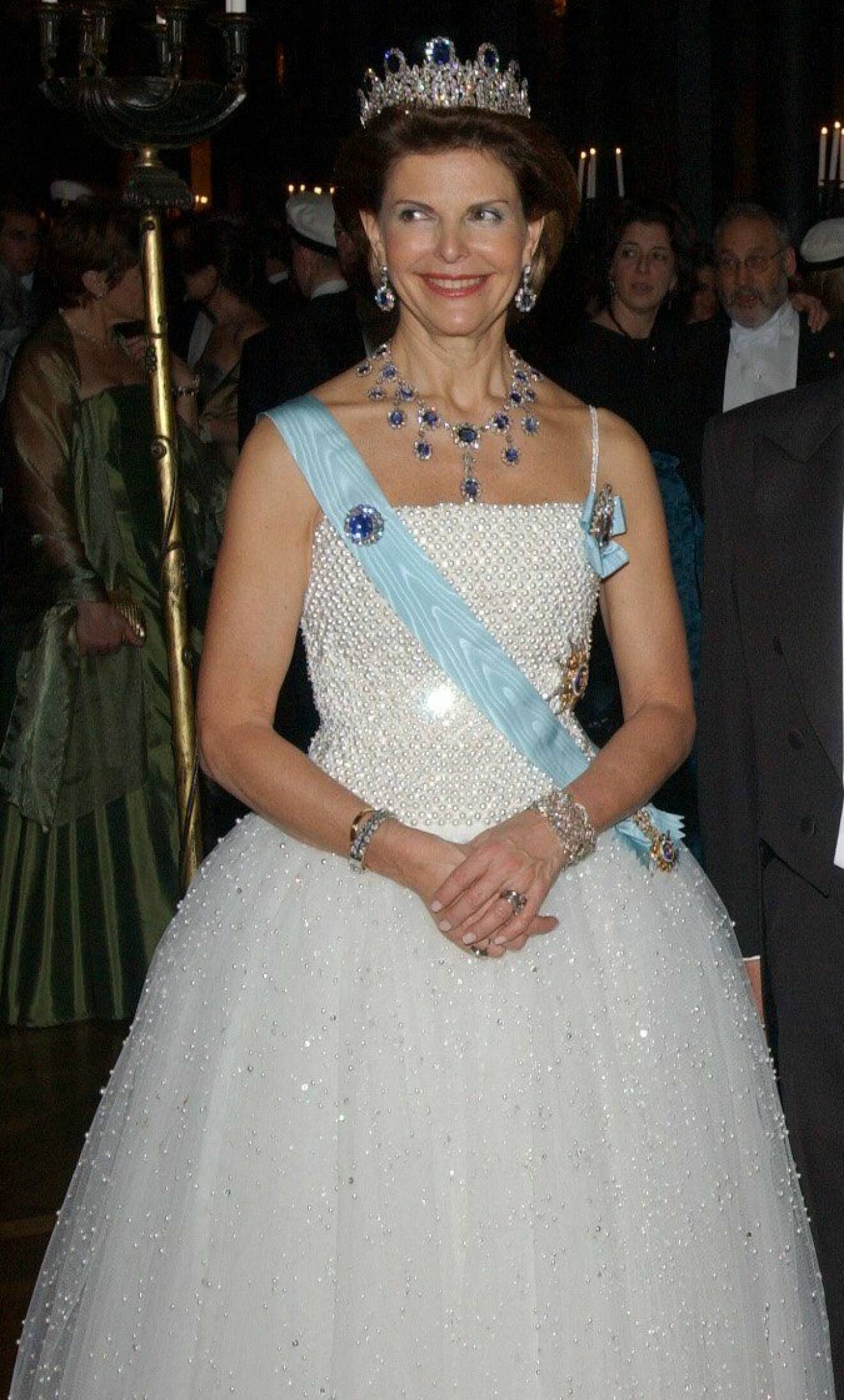 Drottningens Nobelklänning 2001