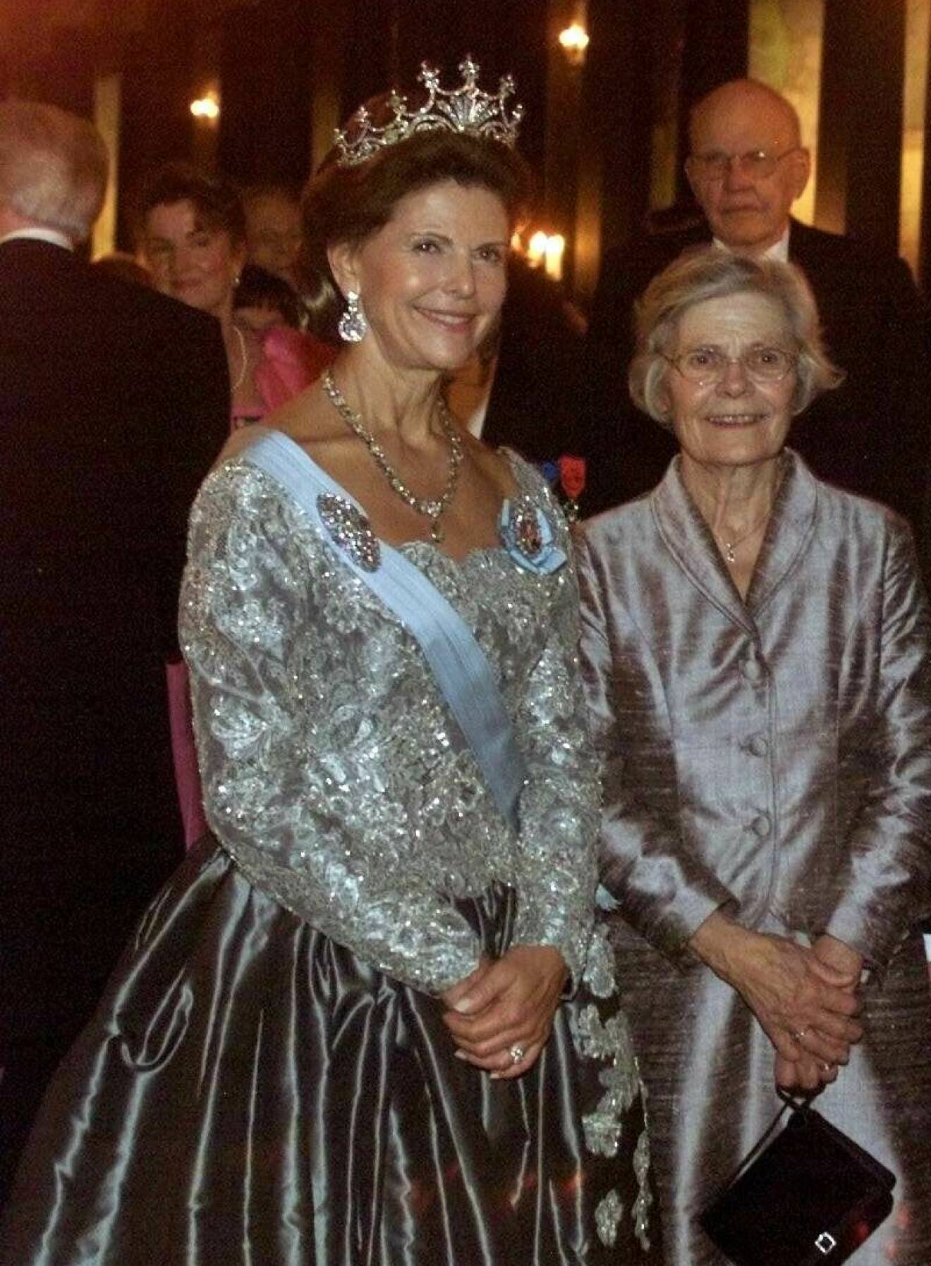 Drottningens Nobelklänning år 2000