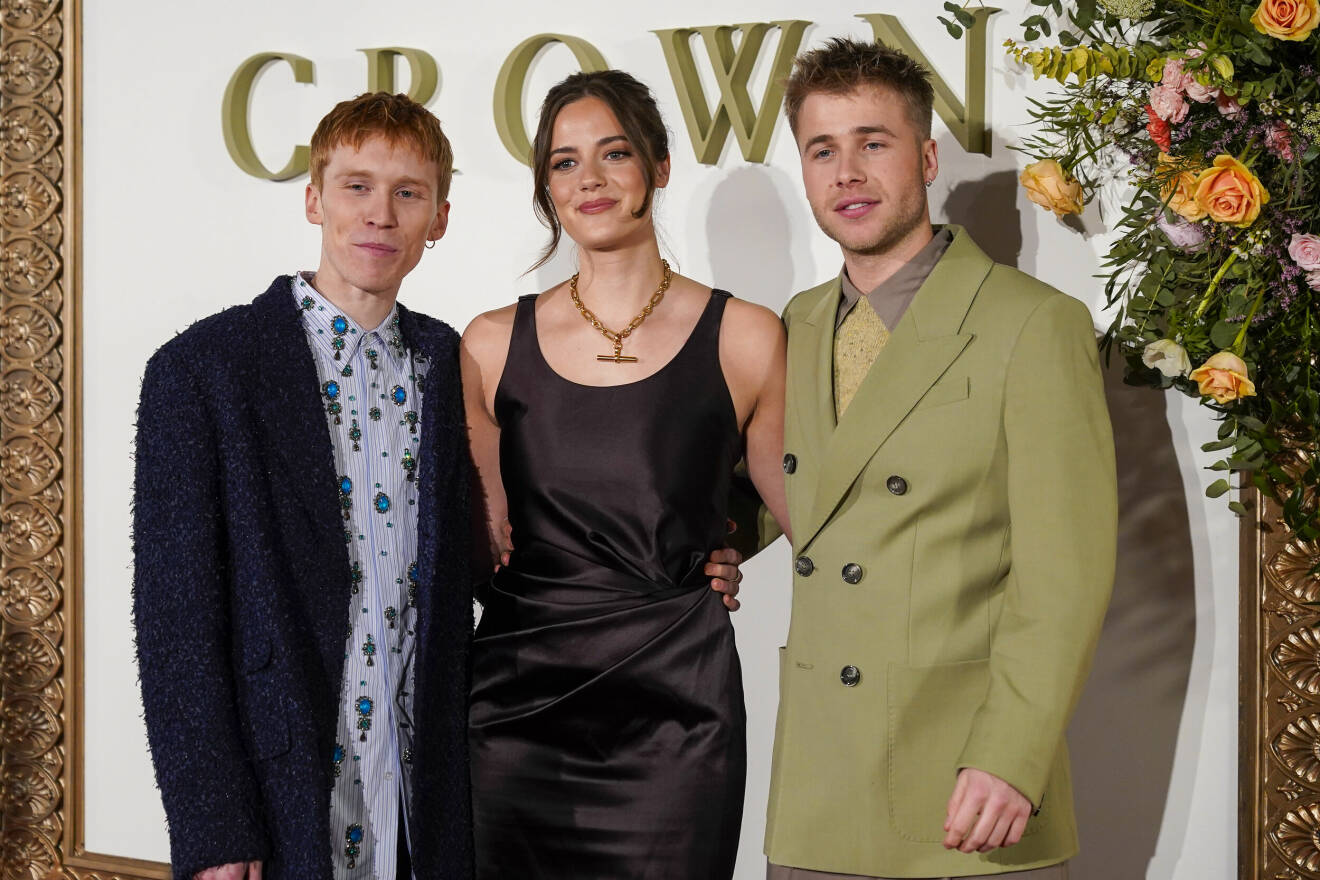 Luther Ford, Meg Bellamy och Ed McVey från Netflix-serien The Crown.