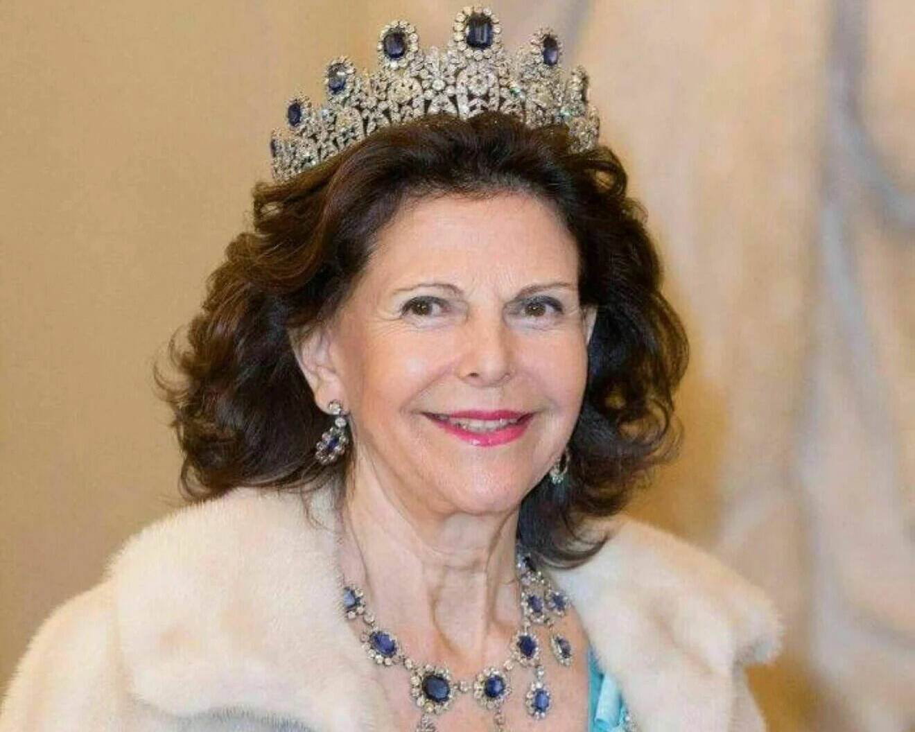 Drottning Silvia bär De Leuchtenbergska safirerna
