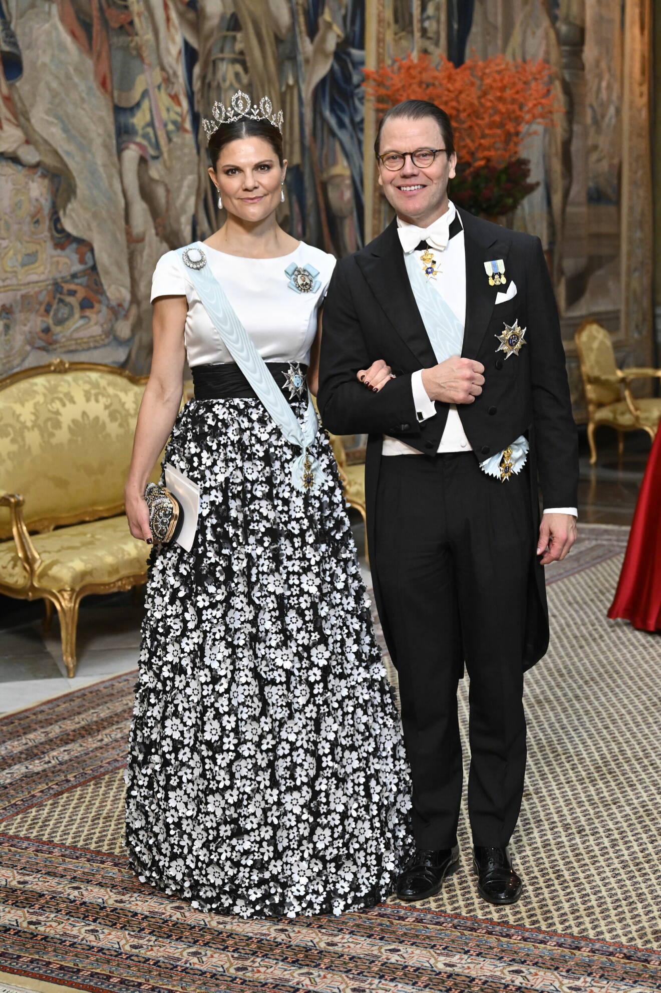 Kronprinsessan Victoria och prins Daniel anländer till kungamiddagen 2023