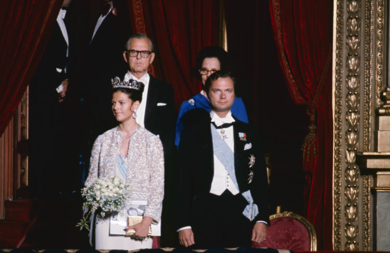 Drottning Silvia och kungen på galaföreställning dagen innan deras bröllop.