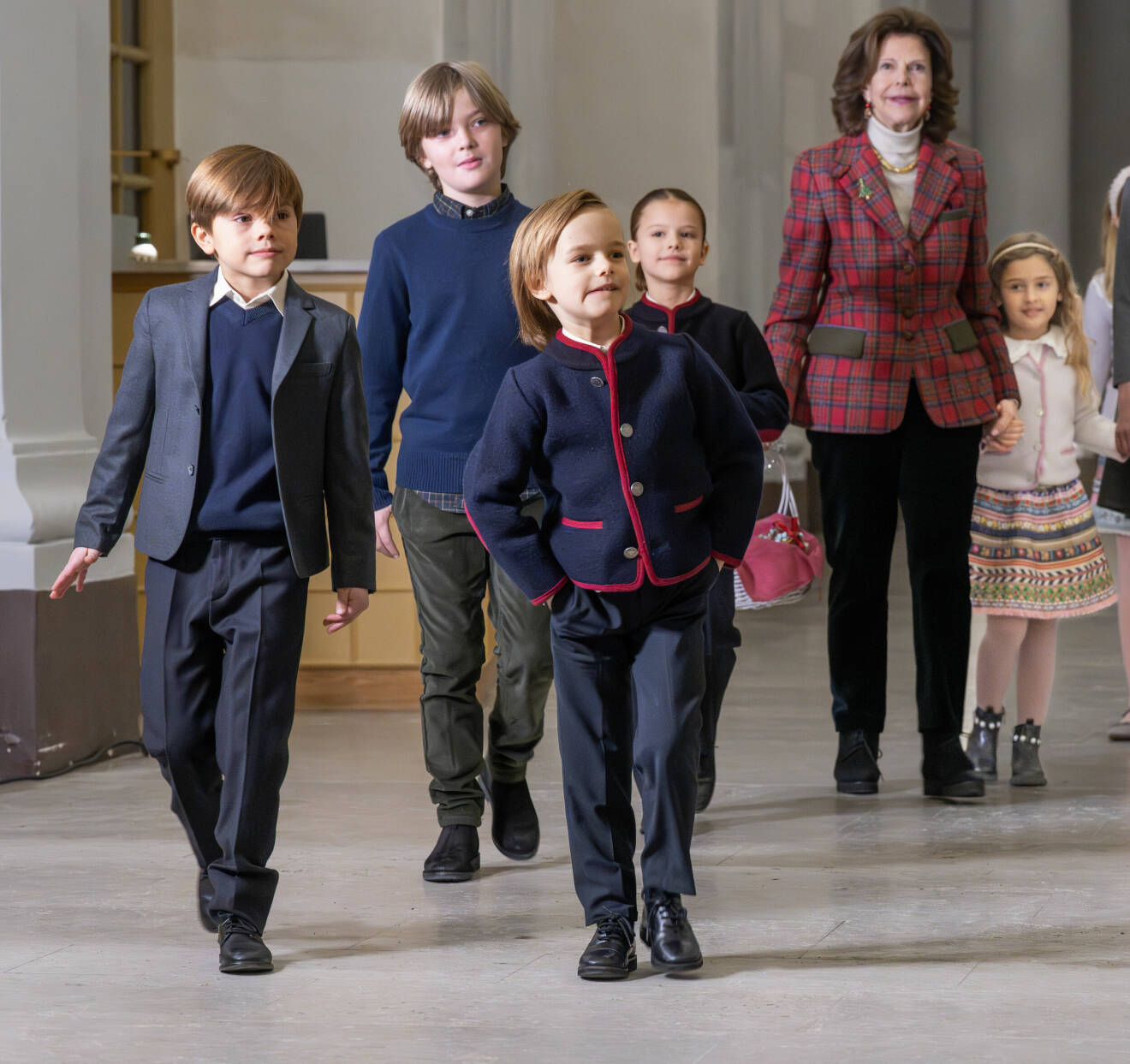Drottning Silvia med sina barnbarn prins Oscar, prins Nicolas och prins Gabriel