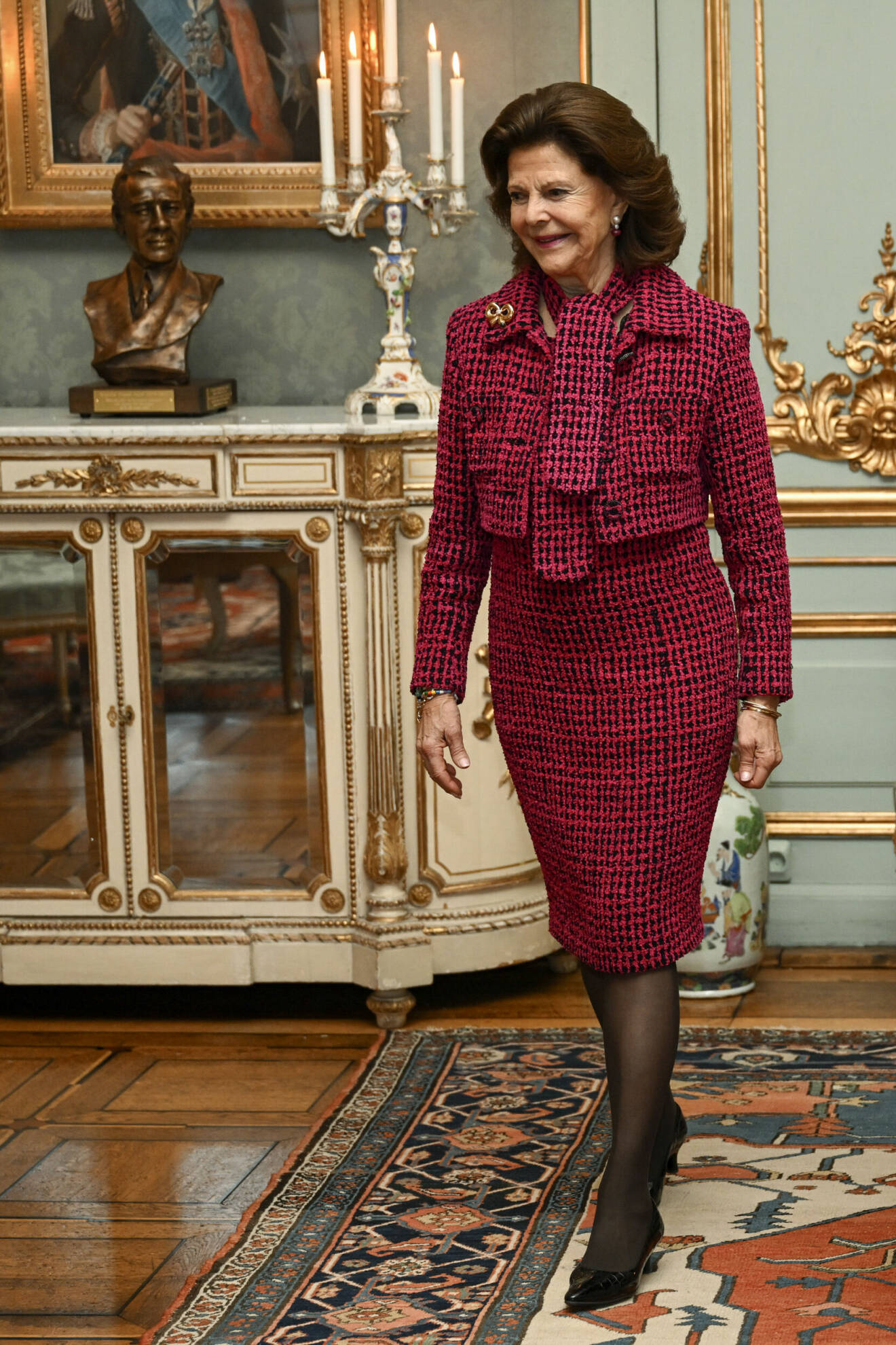 Drottning Silvia klädd i Chanel vid 80-årsfirandet från riksdag och regering
