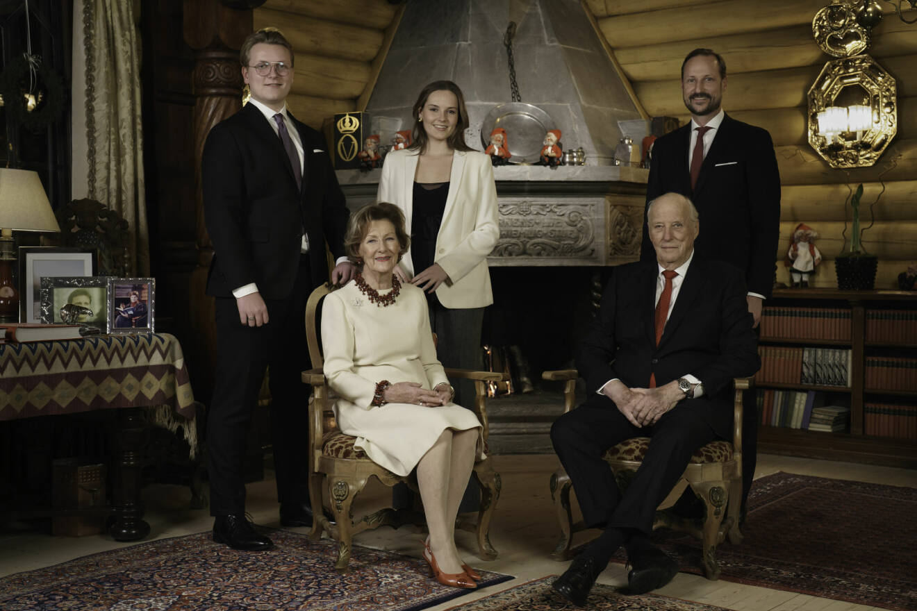 Norska kungafamiljen – julfotot 2023 på Kongsseteren