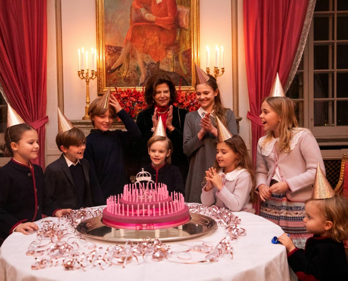 Drottning Silvia 80 år vid firandet med sina barnbarn Alexander, Oscar, Nicolas, Gabriel, Estelle, Adrienne, Leonore och Julian