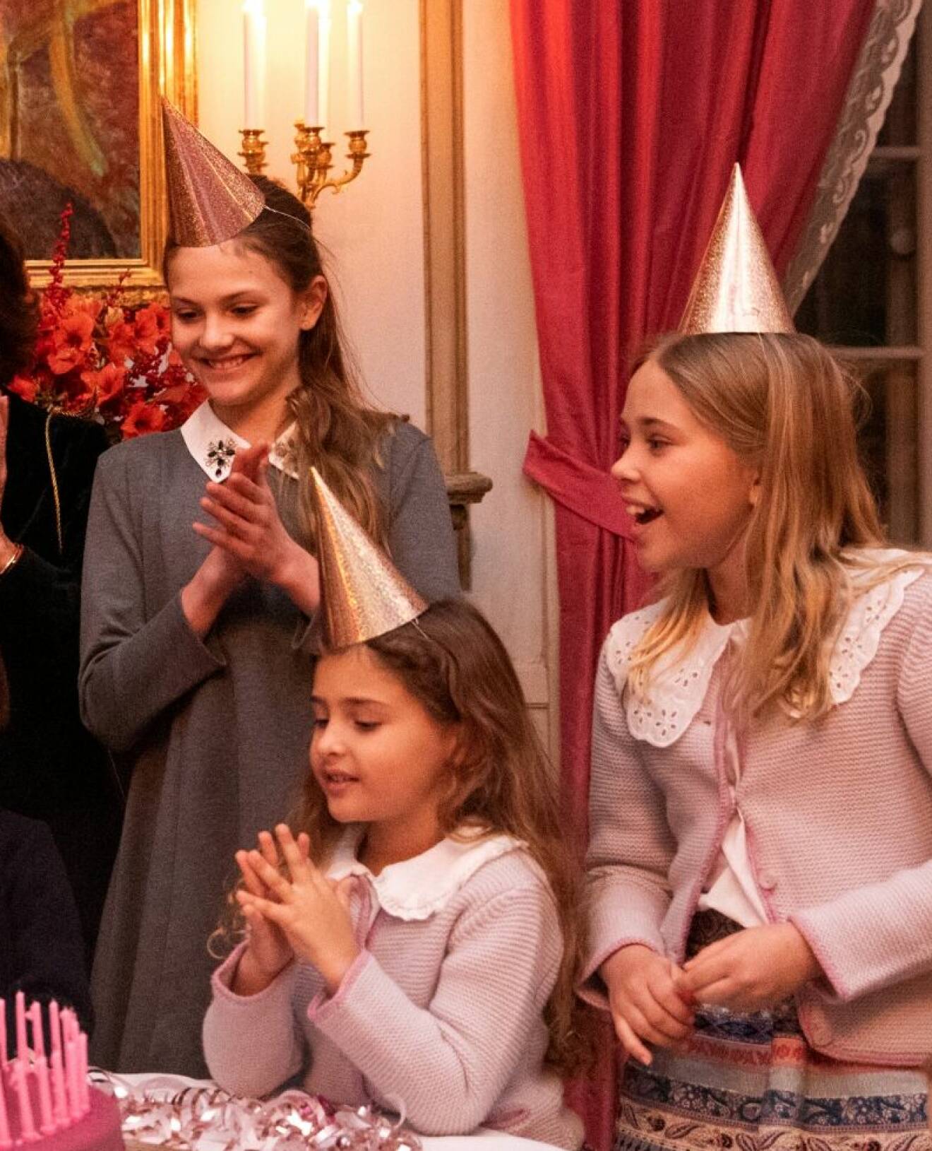 Prinsessan Estelle, prinsessan Adrienne och prinsessan Leonore när drottning Silvias 80-årsdag firades på slottet