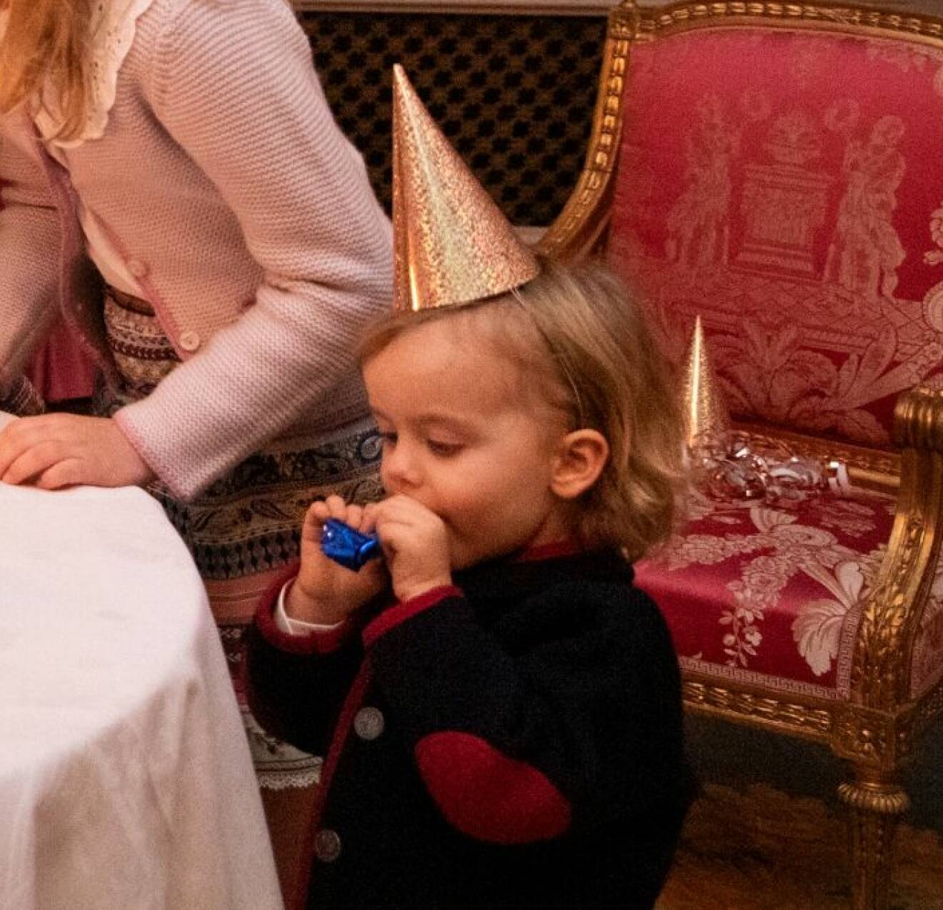 Prins Julian när drottning Silvia 80 år firades på slottet