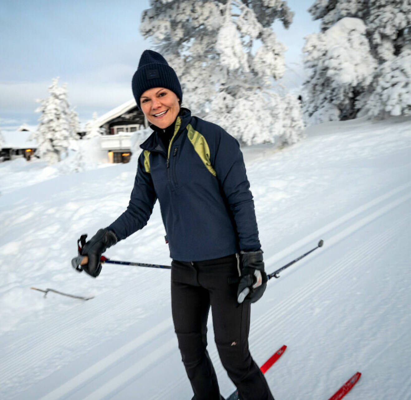 Kronprinsessan Victoria åker längdskidor i Sälen under Folk och Försvar 2024