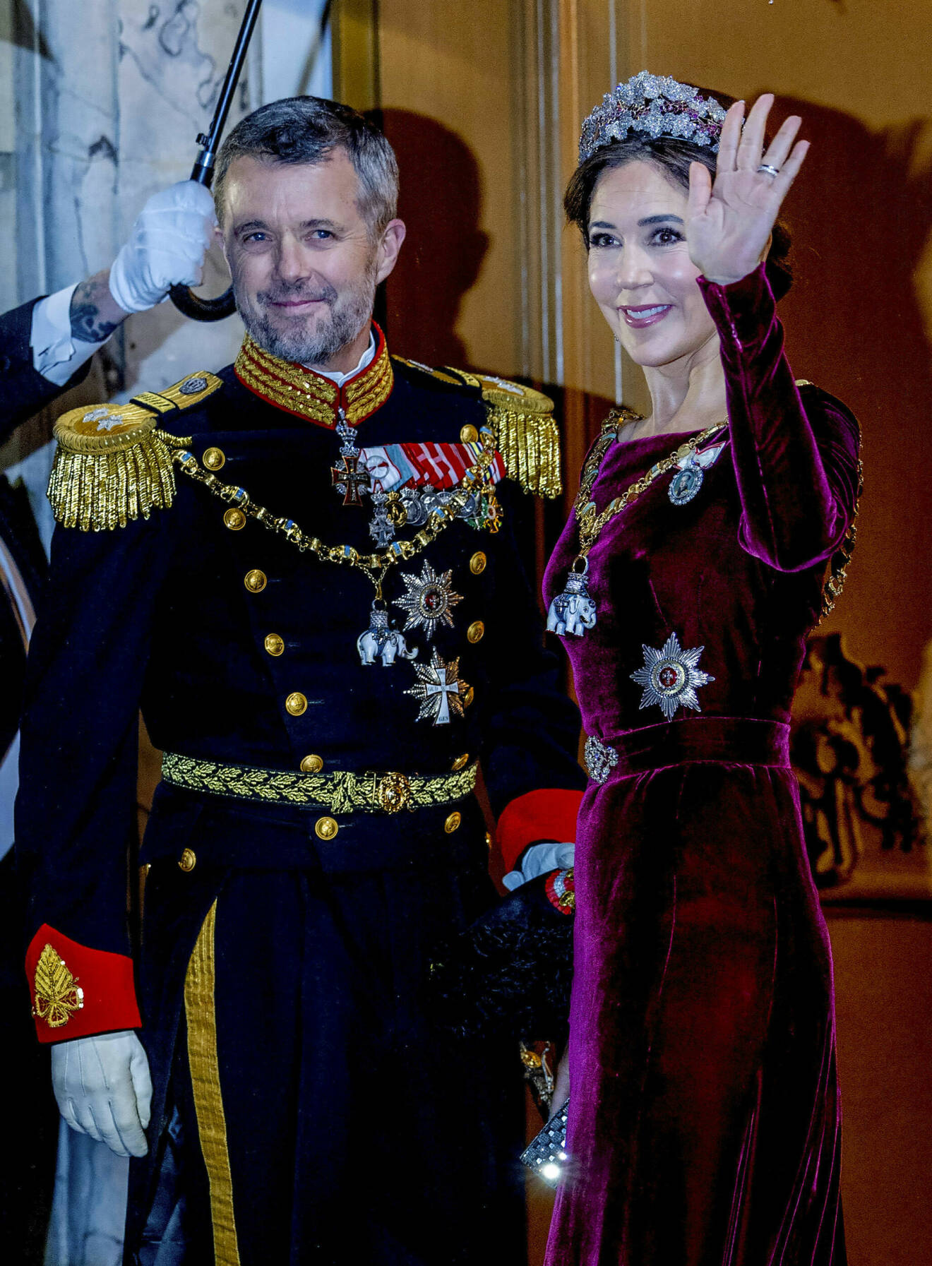 Blivande kung Frederik och drottning Mary galaklädda