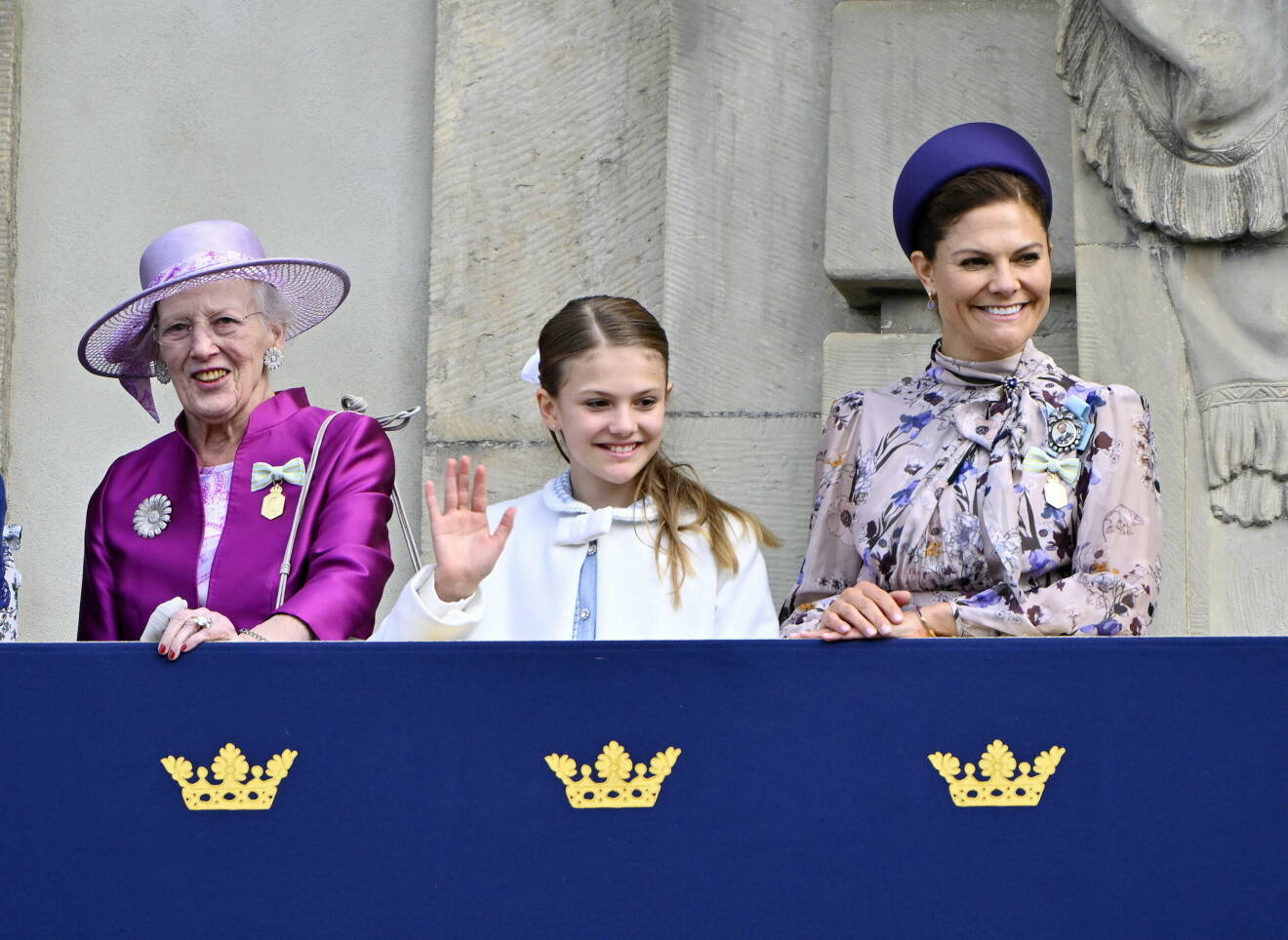 Drottning Margrethe, prinsessan Estelle, och kronprinsessan Victoria
