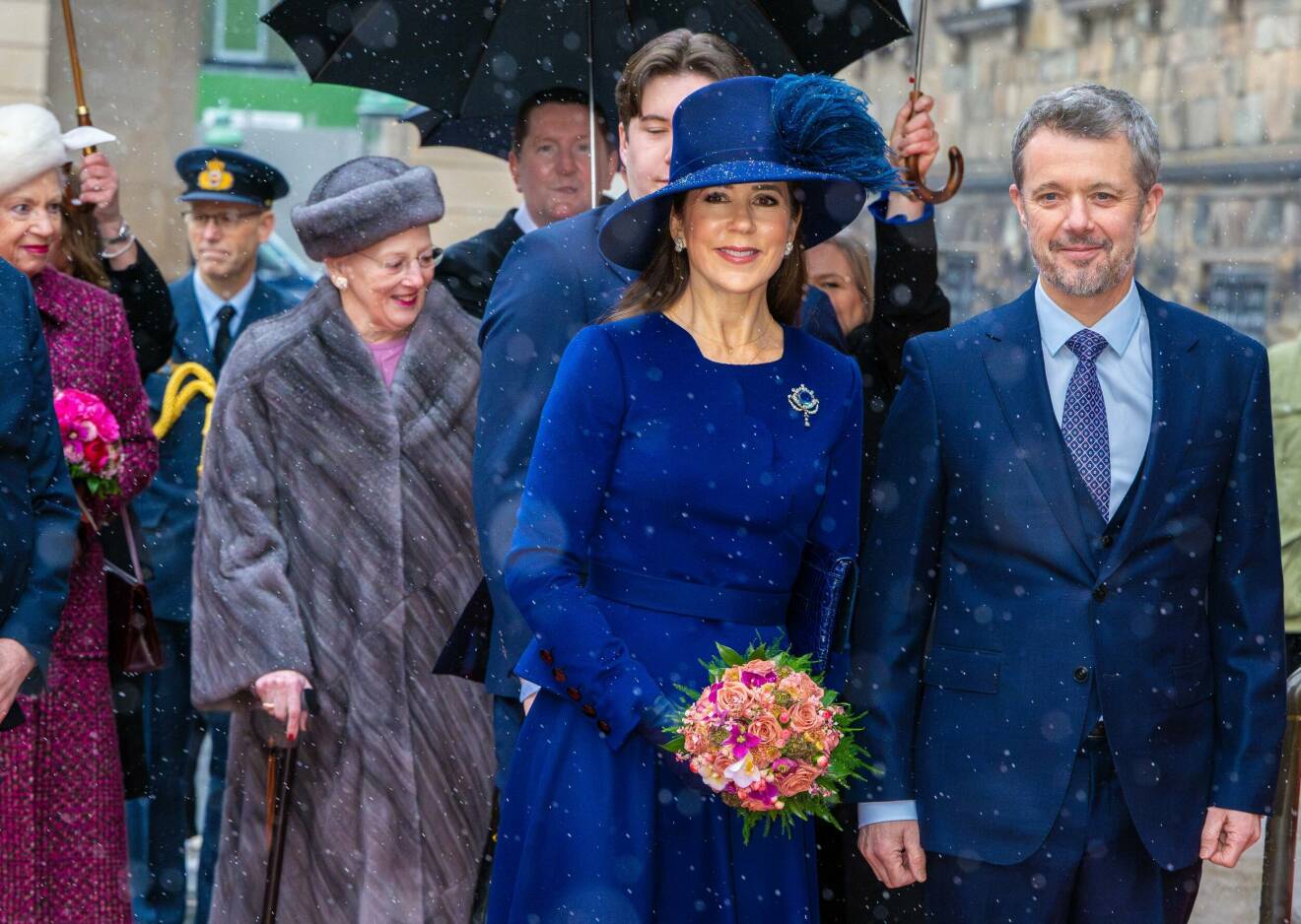 Drottning Margrethe, drottning Mary och kung Frederik i Folketinget efter tronskiftet