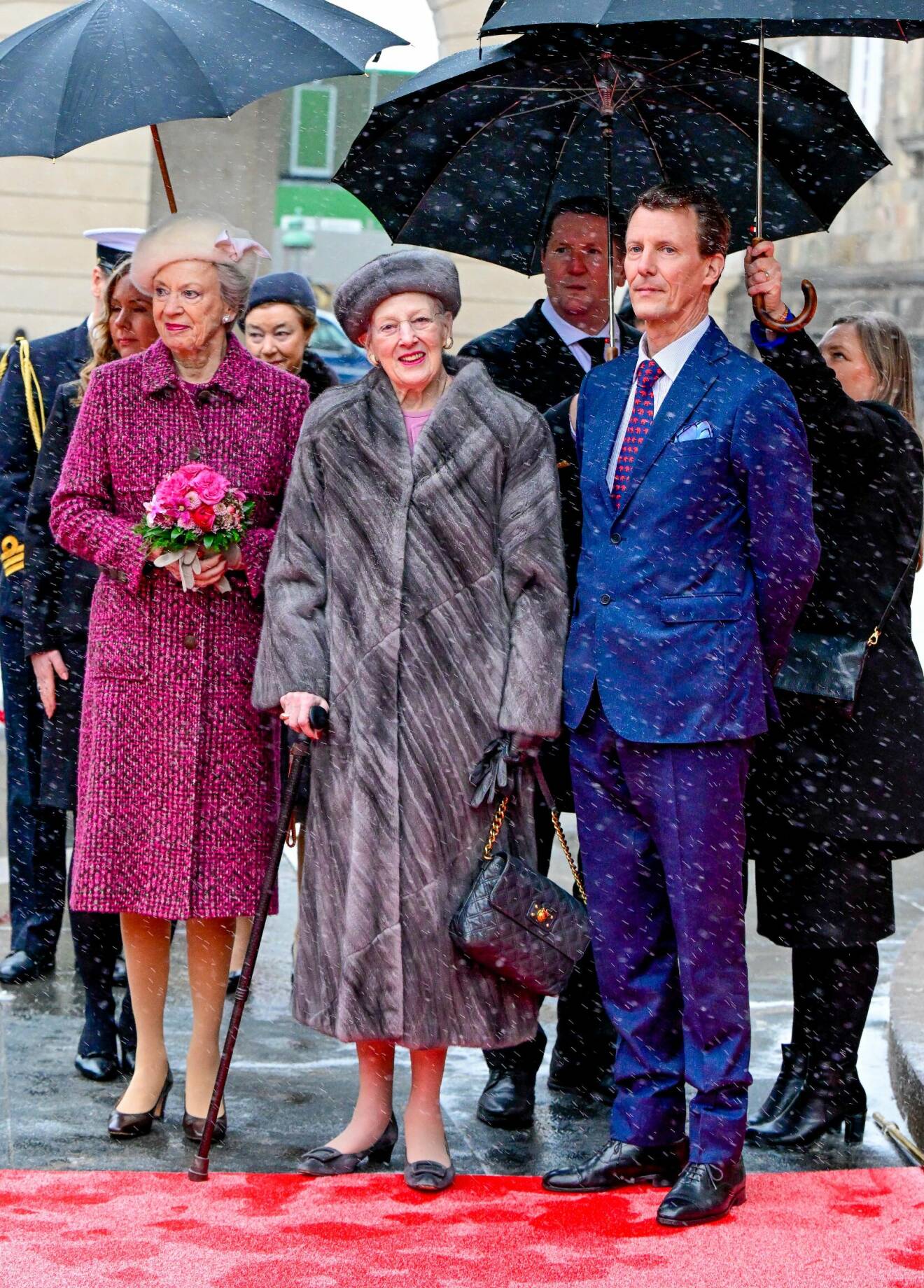 Prinsessan Benedikte, drottning Margrethe och prins Joachim i Folketinget efter tronskiftet