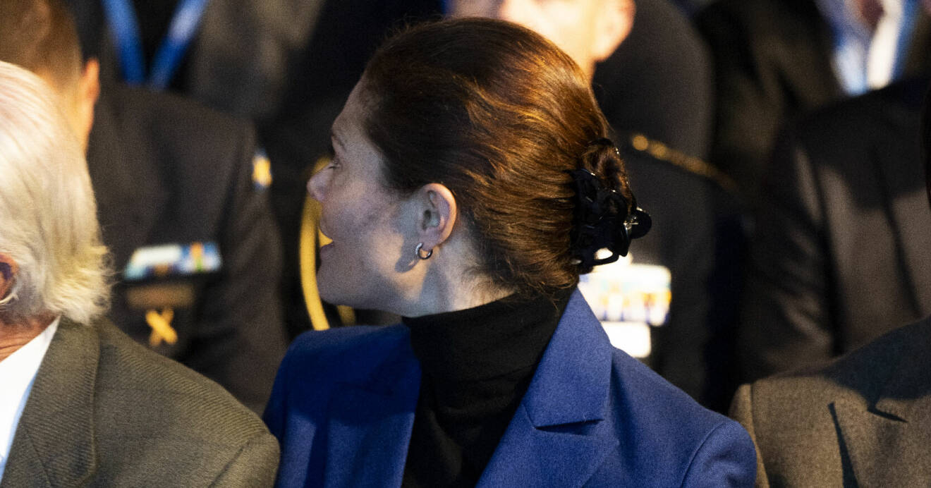 Kronprinsessan Victoria s hår uppsatt i en knut