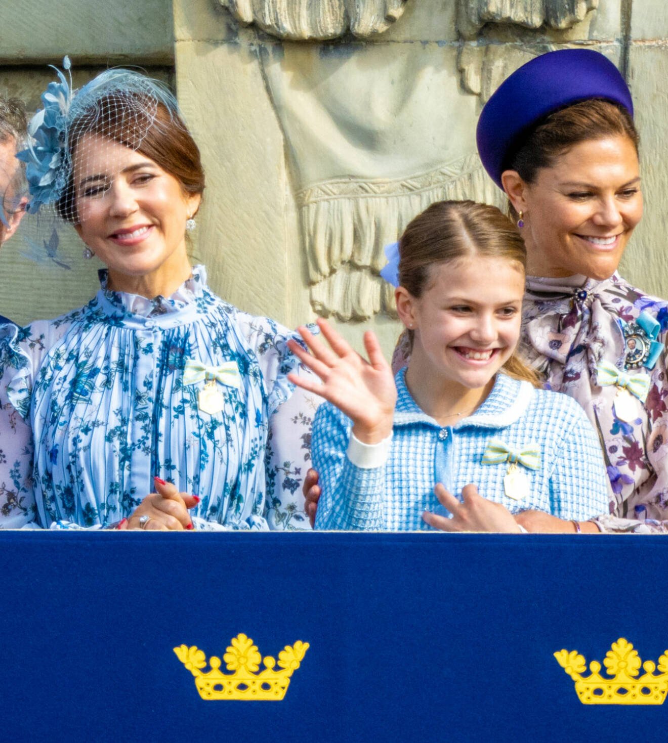 Prinsessan Estelle med mamma kronprinsessan Victoria och sin gudmor drottning Mary