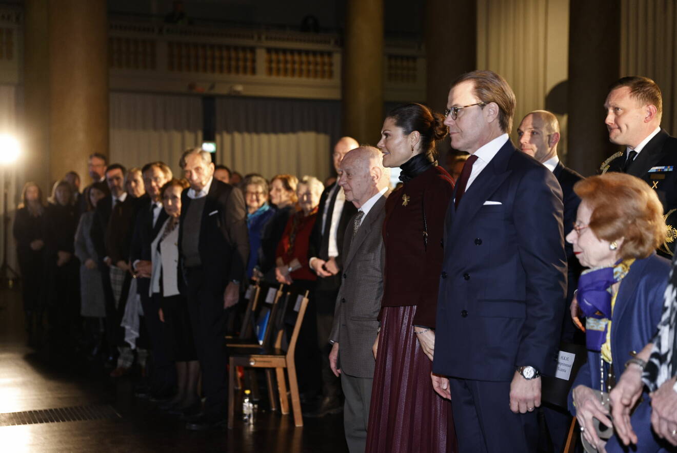 Kronprinsessan Victoria och prins Daniel under minnesceremoni för Förintelseoffer