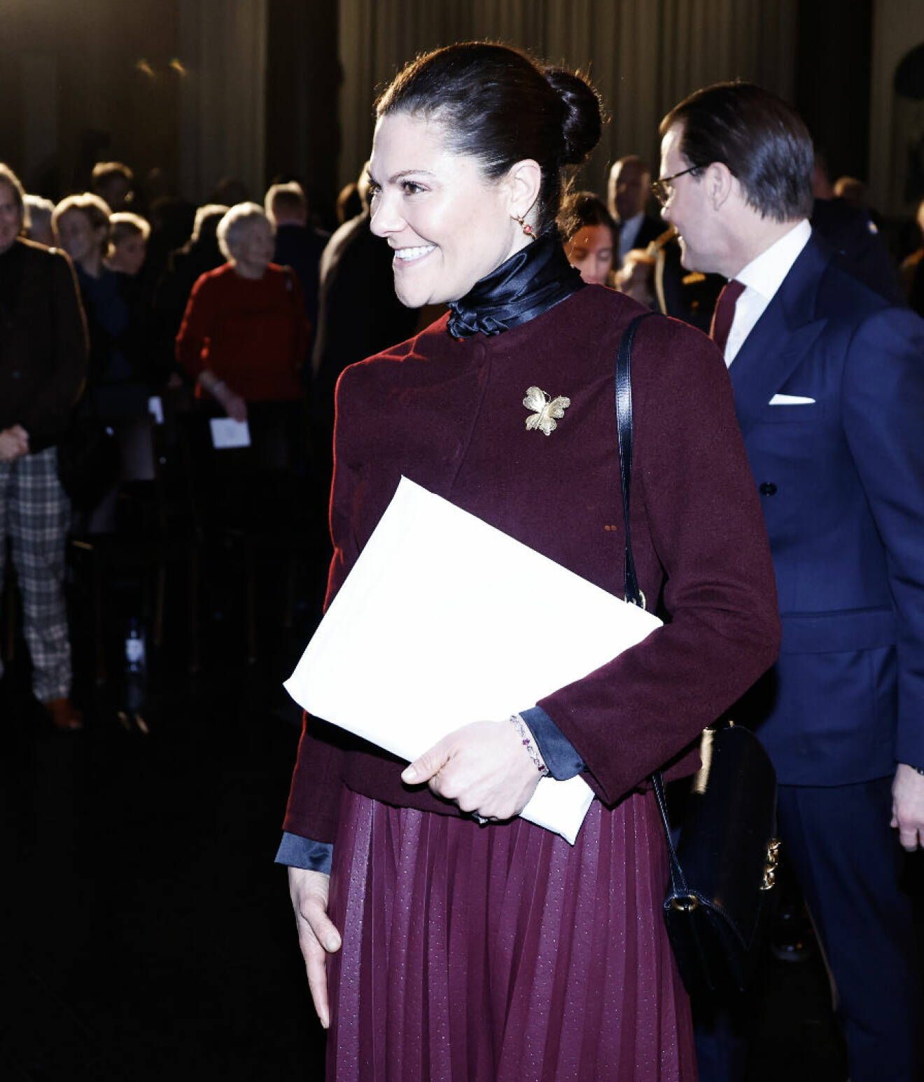 Kronprinsessan Victoria i kavaj från Greta och kjol från Hugo Boss