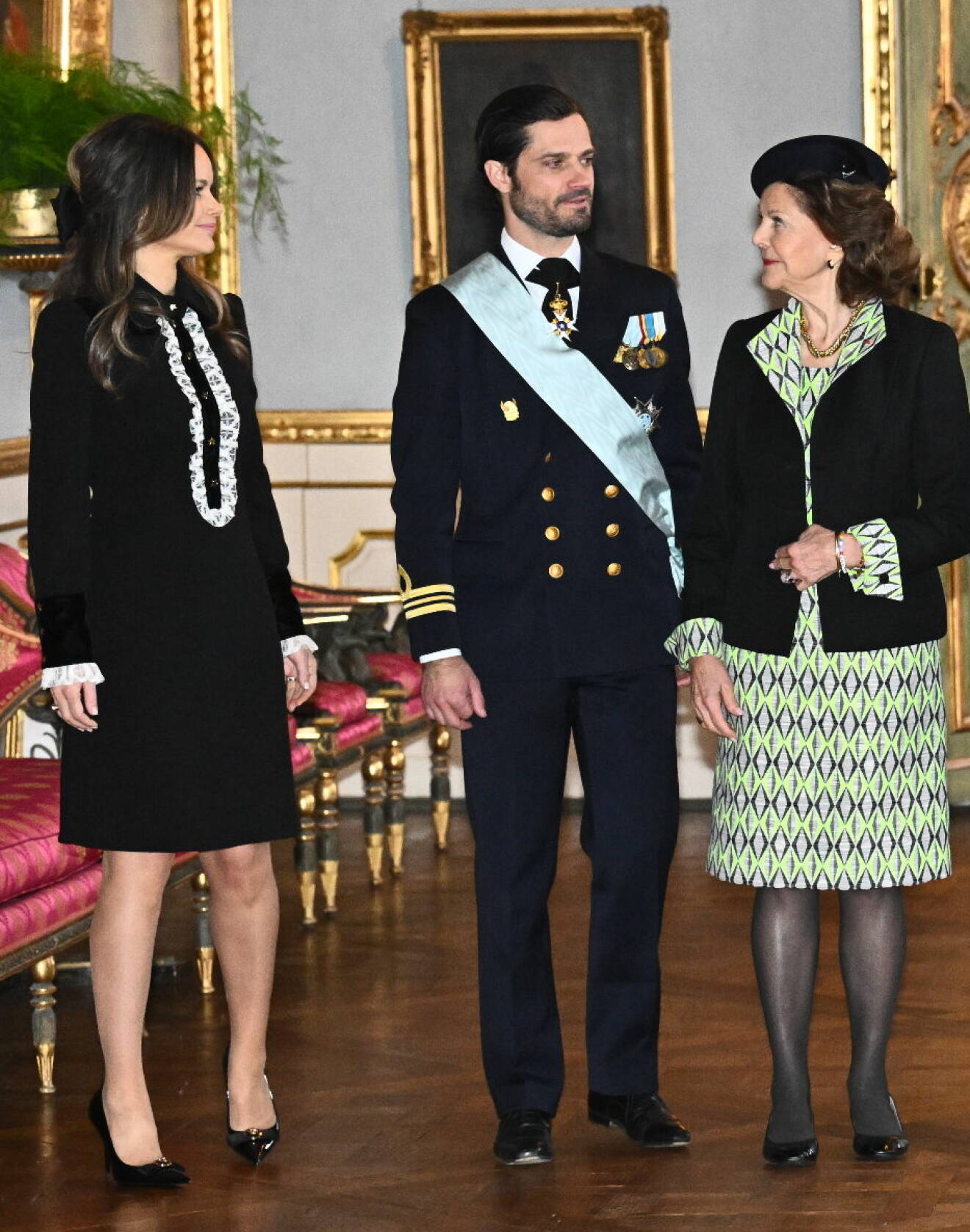 Prinsessan Sofia, prins Carl Philip och drottning Silvia under franska statsbesöket