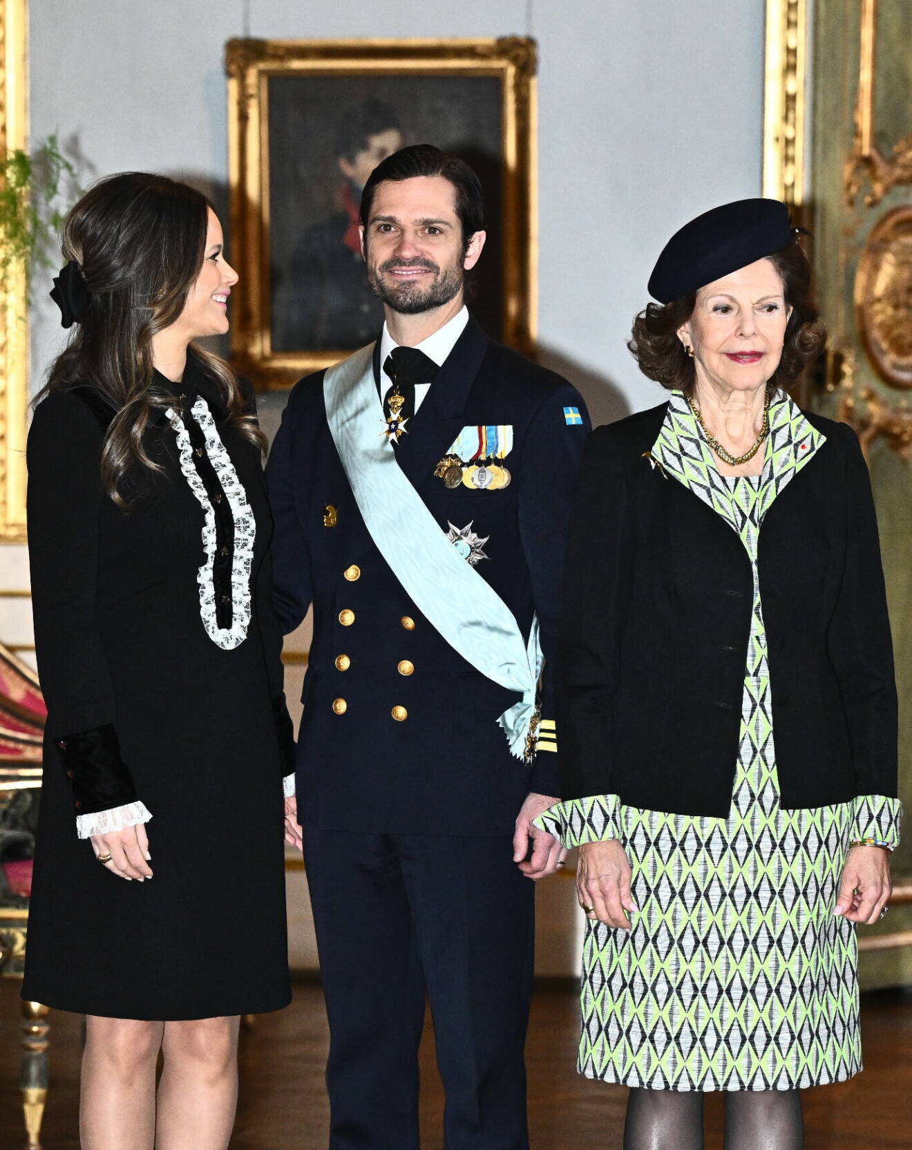 Prinsessan Sofia i svart och vit klänning frånPhilosophy di Lorenzo Serafini vid franska statsbesöket