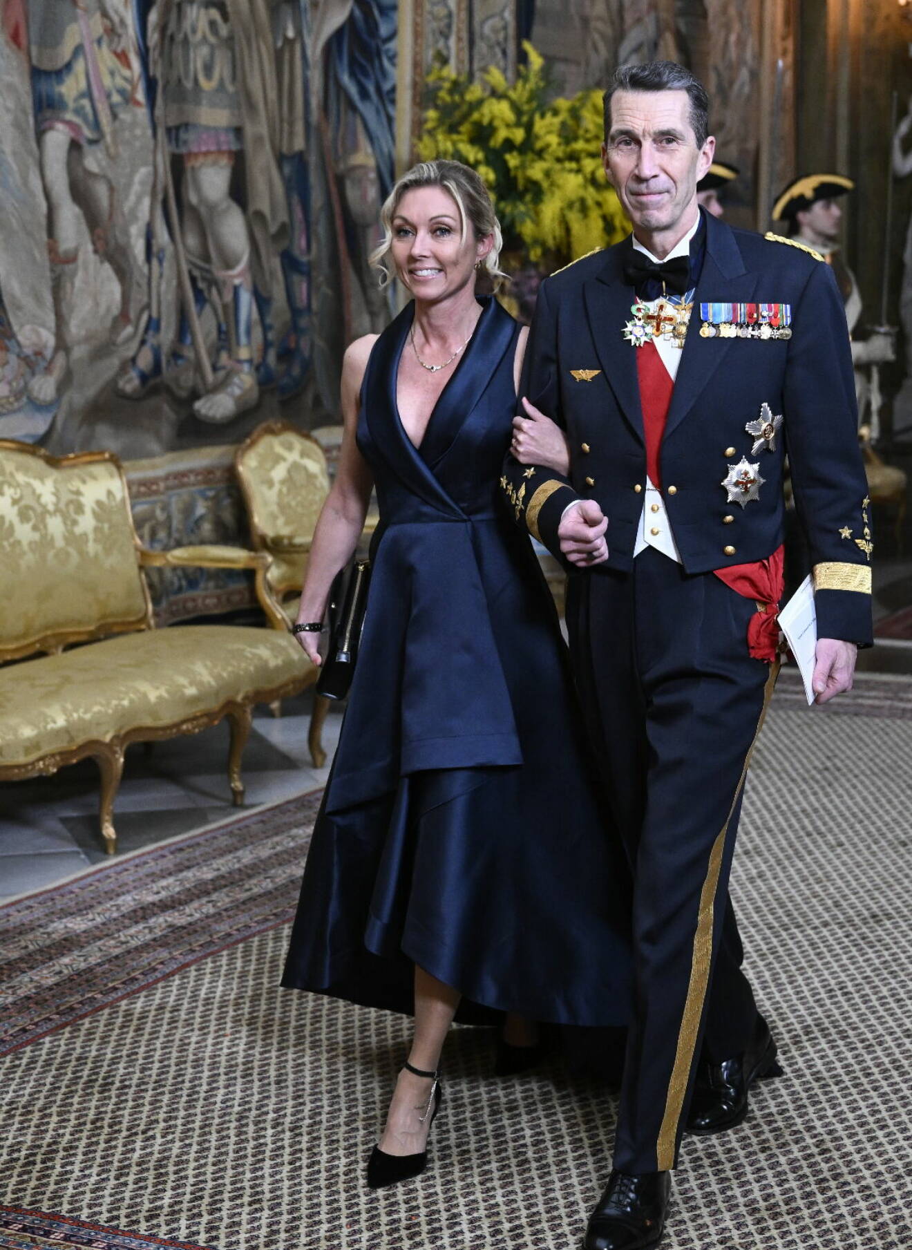 ÖB Micael Bydén på fest hos kungen med sin fästmö Linda Staaf