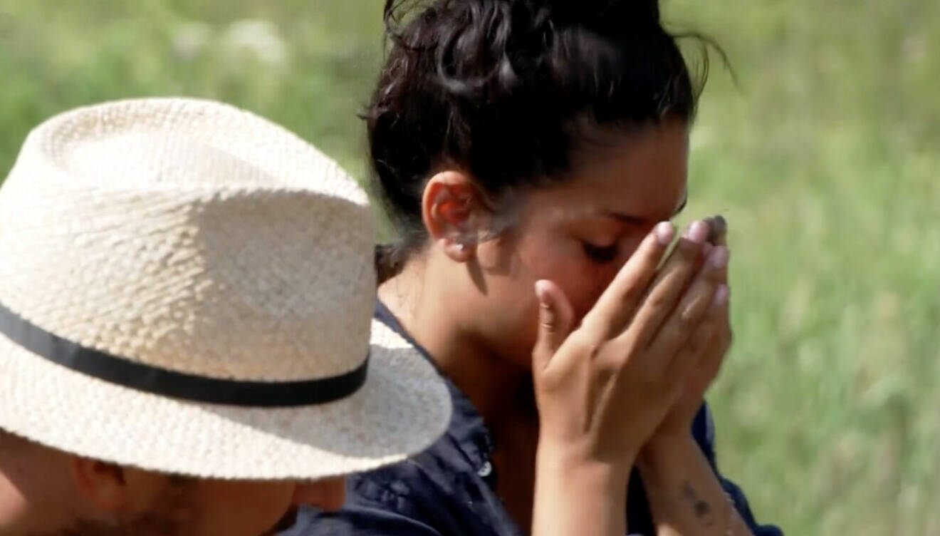 Jennifer Valencia gråter i Farmen