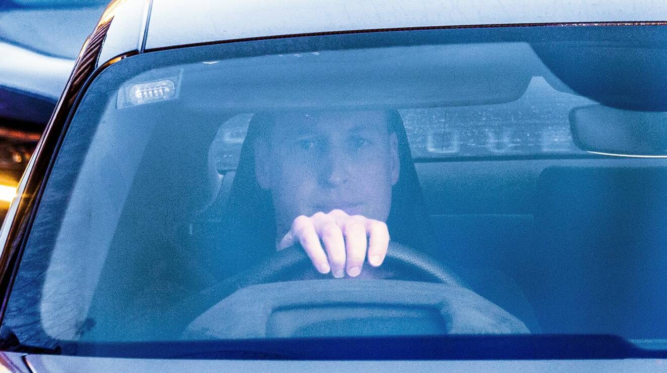 Prins William kör bil
