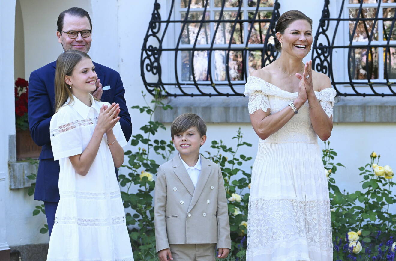 Prins Daniel, kronprinsessan Victoria, prinsessan Estelle och prins Oscar på Victoriadagen 2023.