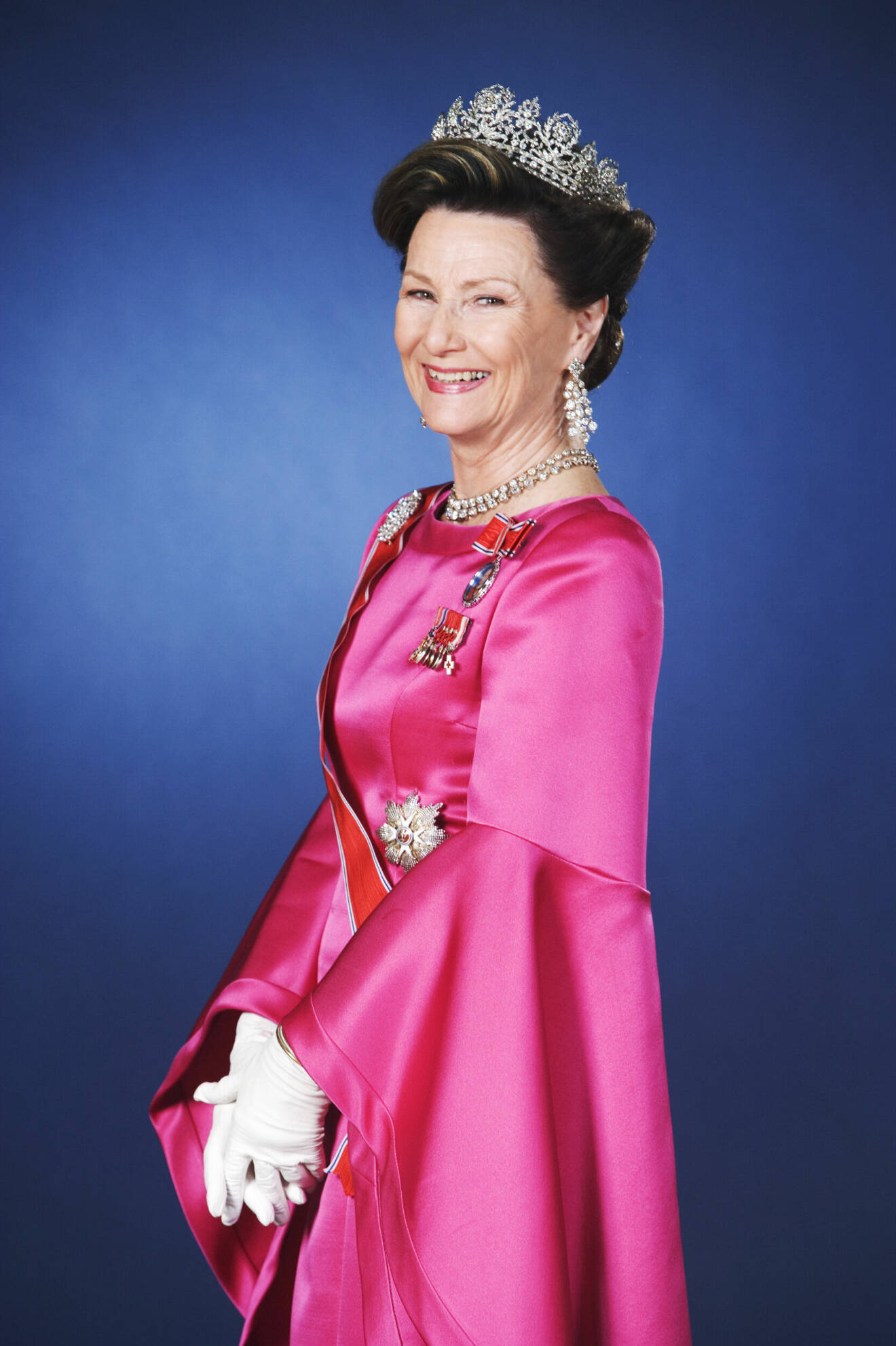 Drottning Sonja i cerise aftonklänning från Erik Mortensen – inför 70-årsdagen 2007