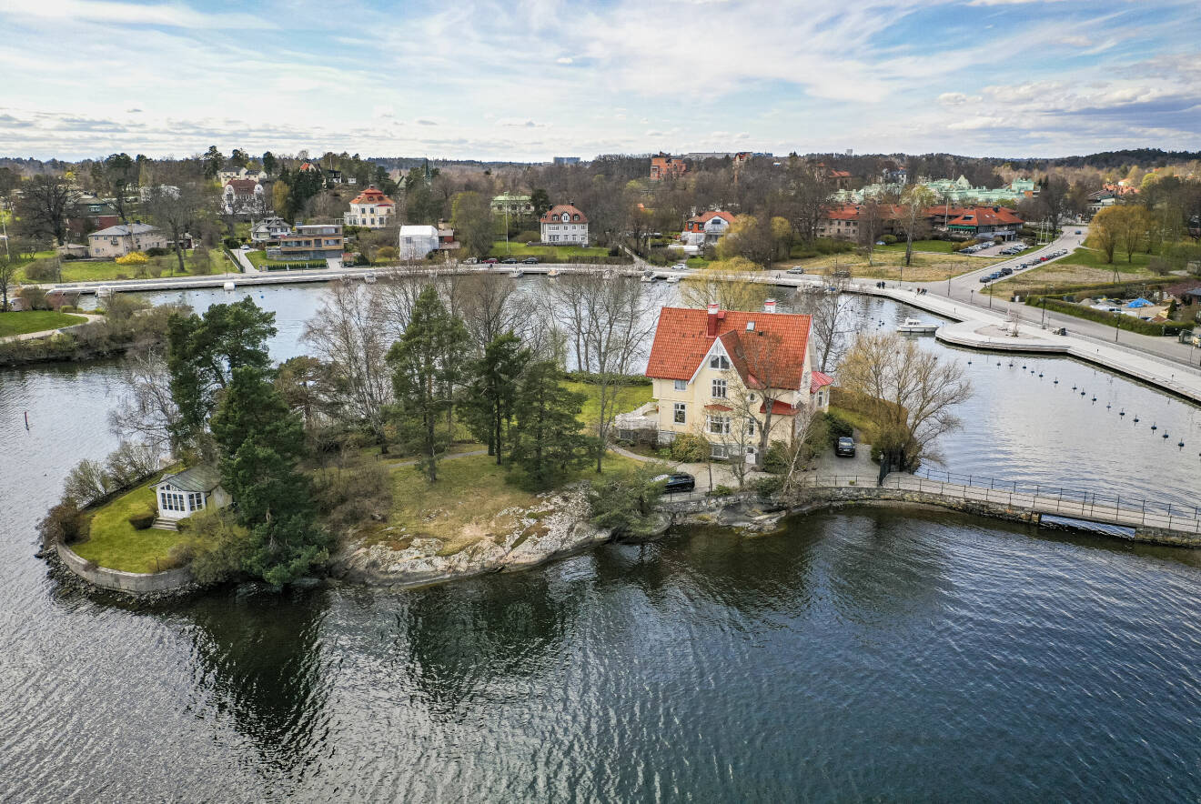 Flygfoto över Björn Ulvaeus villa Vågaskär i Djursholm, Danderyd