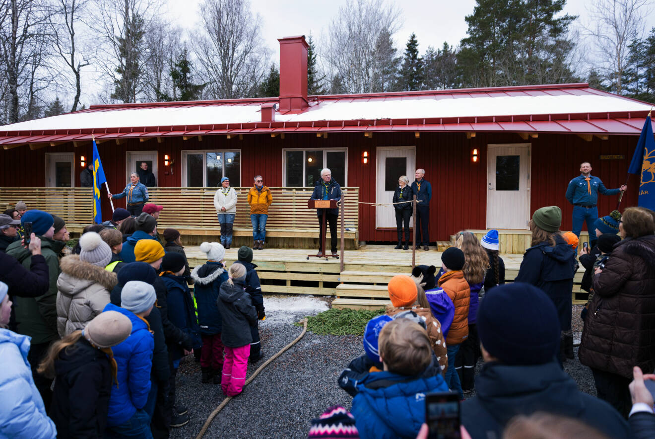 Kungen med scouterna i Hedvig Eleonora Scoutkår som invigde sitt nya hus Bildt-Påta i Åkersberga
