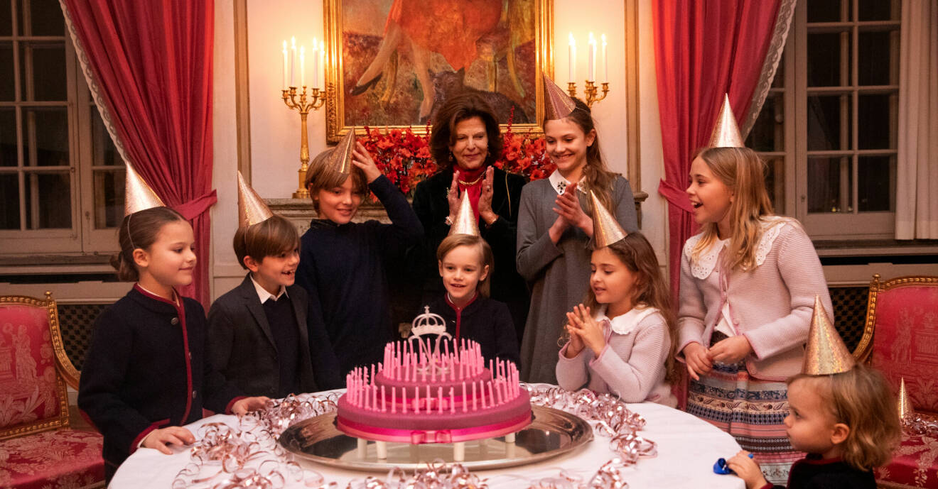 Prins Alexander, Prins Oscar, Prins Nicolas, Prins Gabriel, Prinsessan Estelle, Prinsessan Adrienne, Prinsessan Leonore och Prins Julian och drottning Silvia.