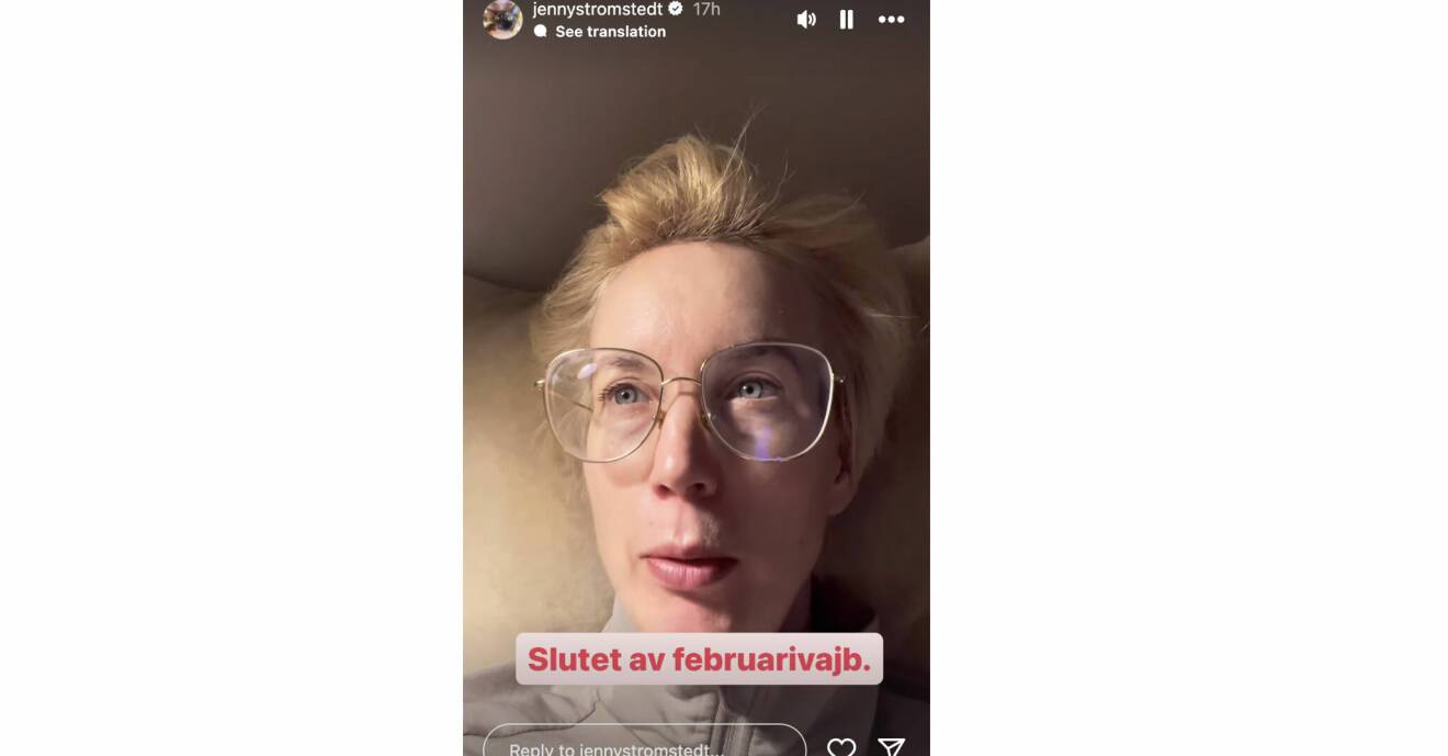 Jenny Strömstedt pratar i sin säng