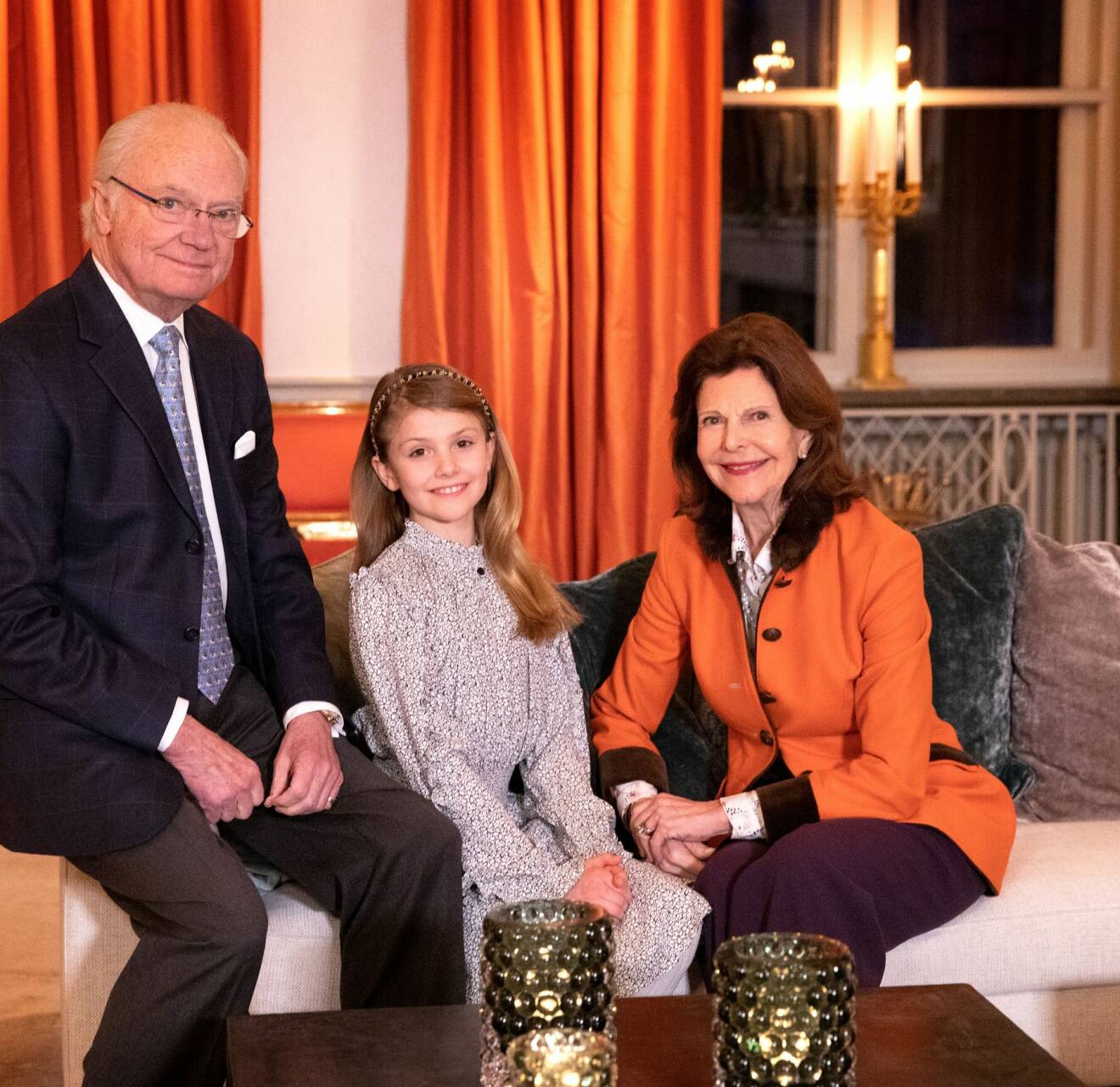 Kungen och drottning Silvia vid firandet av prinsessan Estelles 10-årsdag på Haga 2022