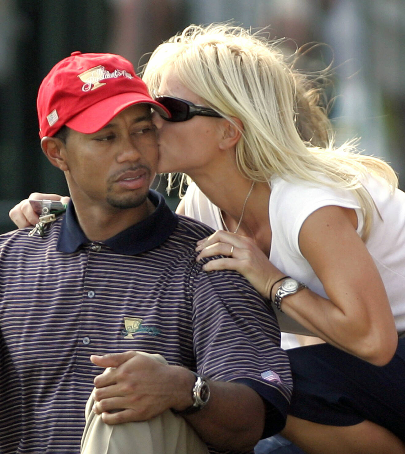 Elin Nordegren pussar Tiger Woods