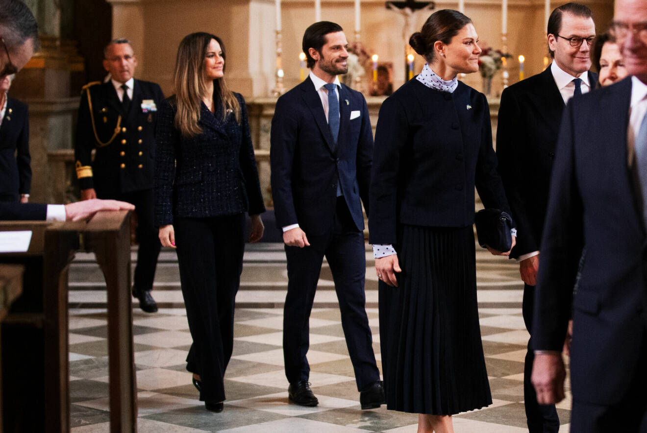 Prinsessan Sofia, prins Carl Philip, kronprinsessan Victoria och prins Daniel i Slottskyrkan för fredsbön