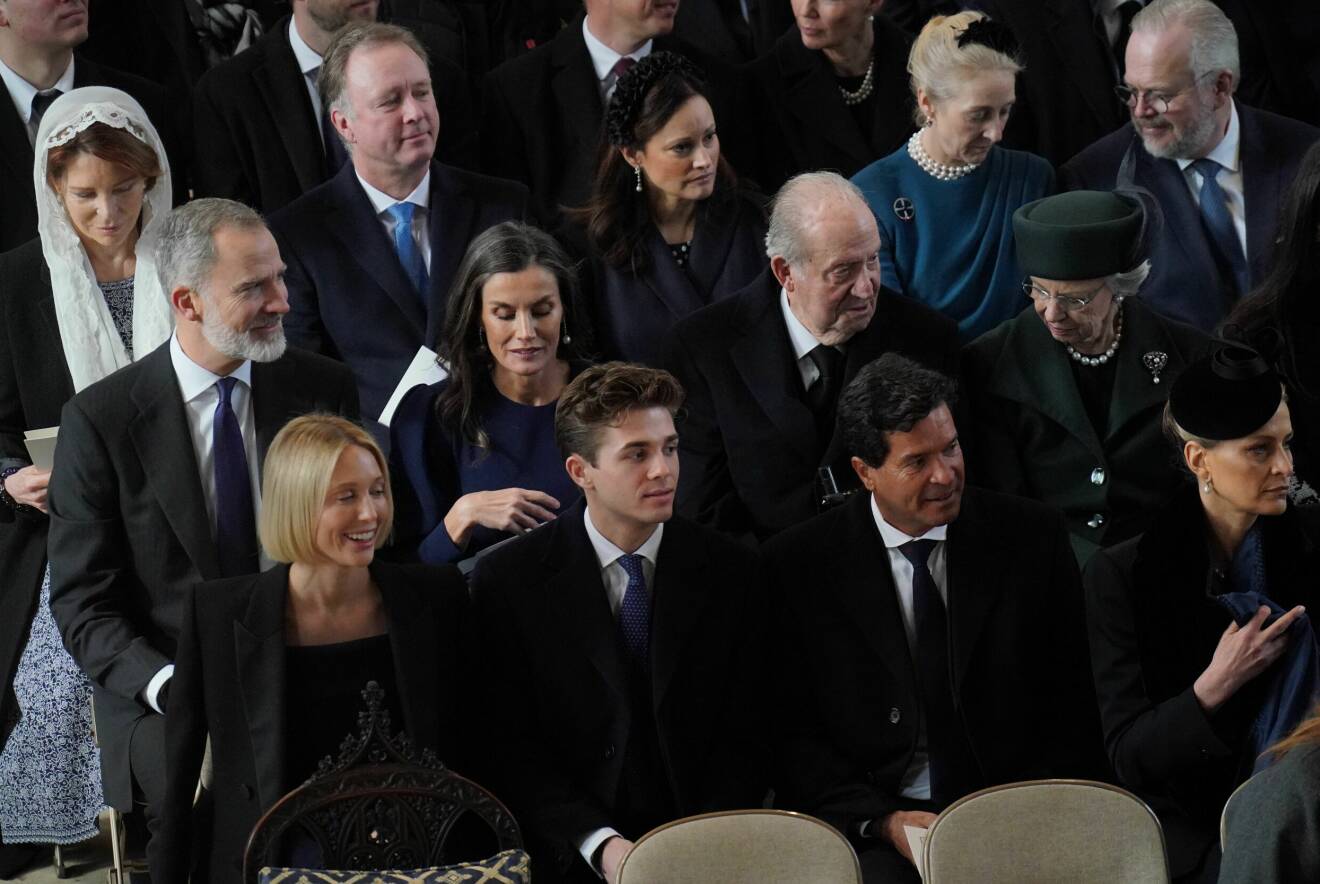 De kungliga gästerna vid minnesceremoni för kung Konstantin på Windsor Castle