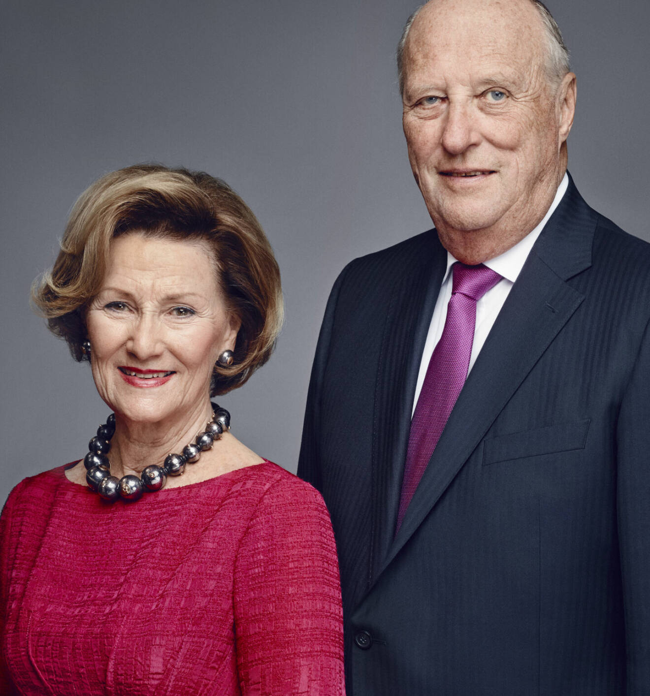 Kung Harald och drottning Sonja på hovets officiella bild