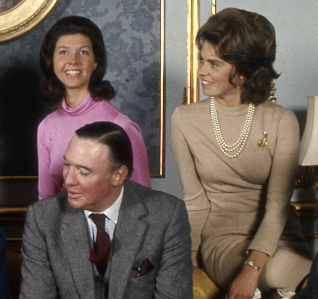 Prinsessan Désirée med sin syster prinsessan Margaretha och hennes man John Ambler år 1972